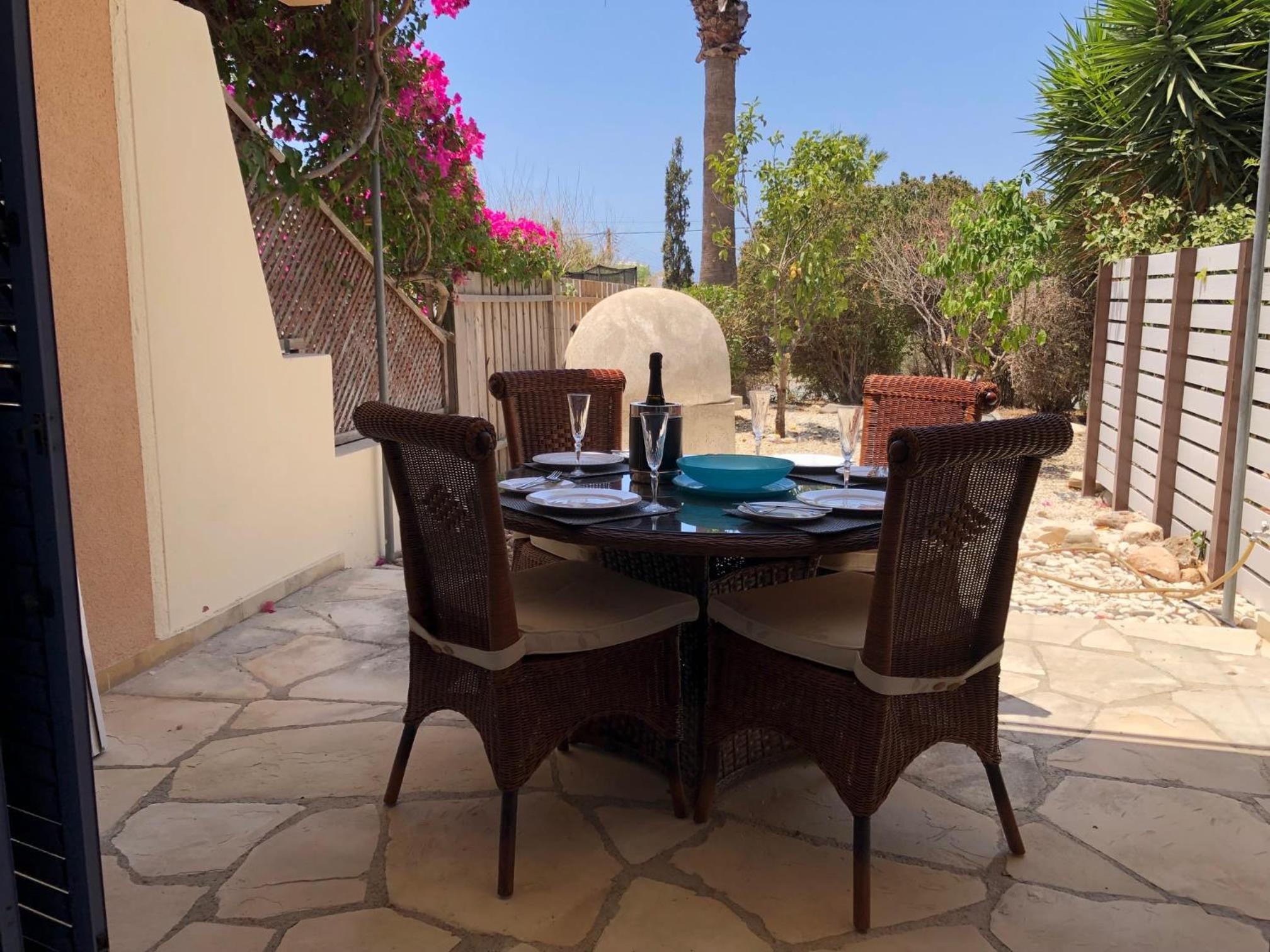 Regina Gardens - Modern 2 bed maisonette