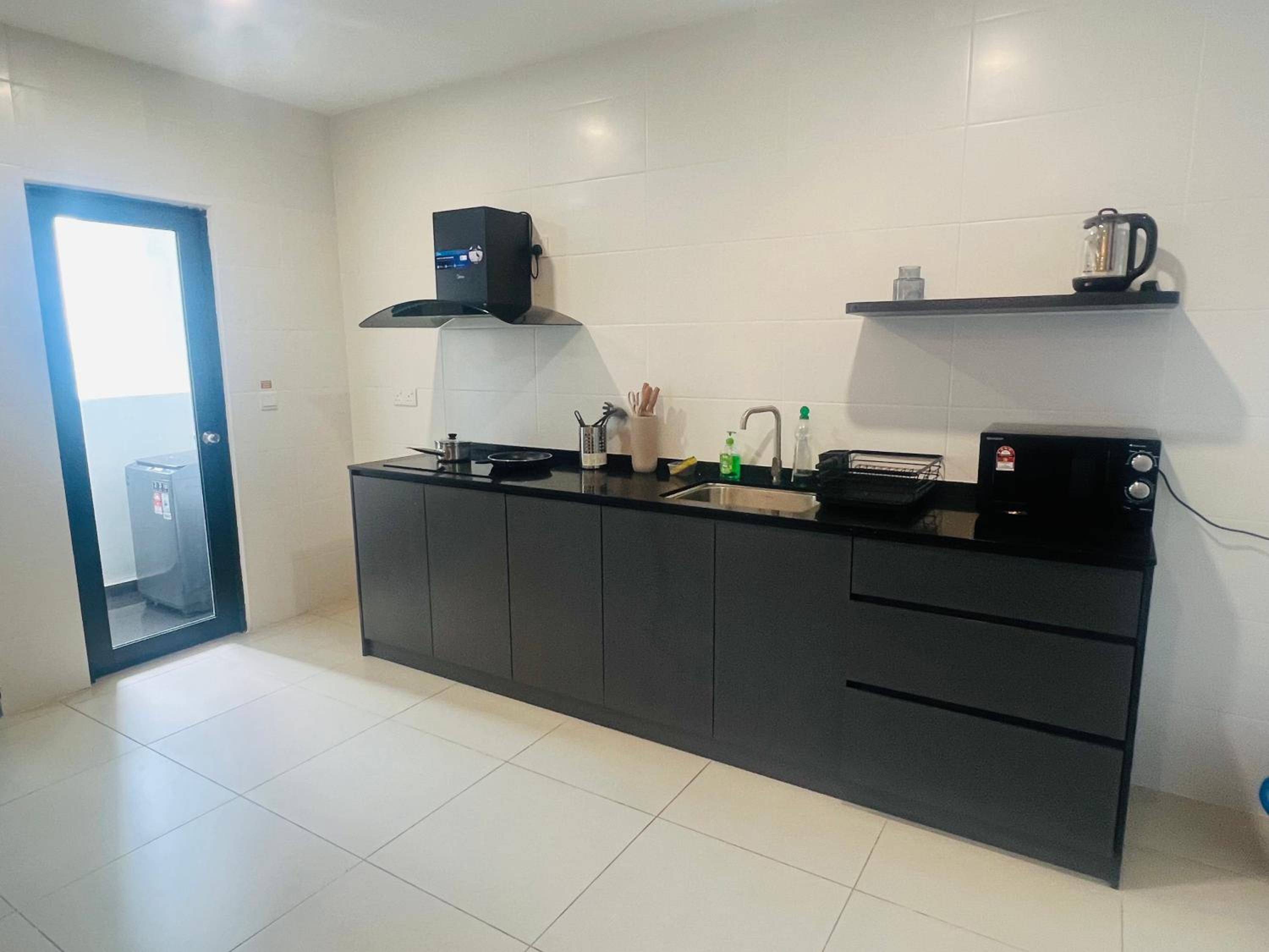 RoseWood Suites At Reizz Residence
