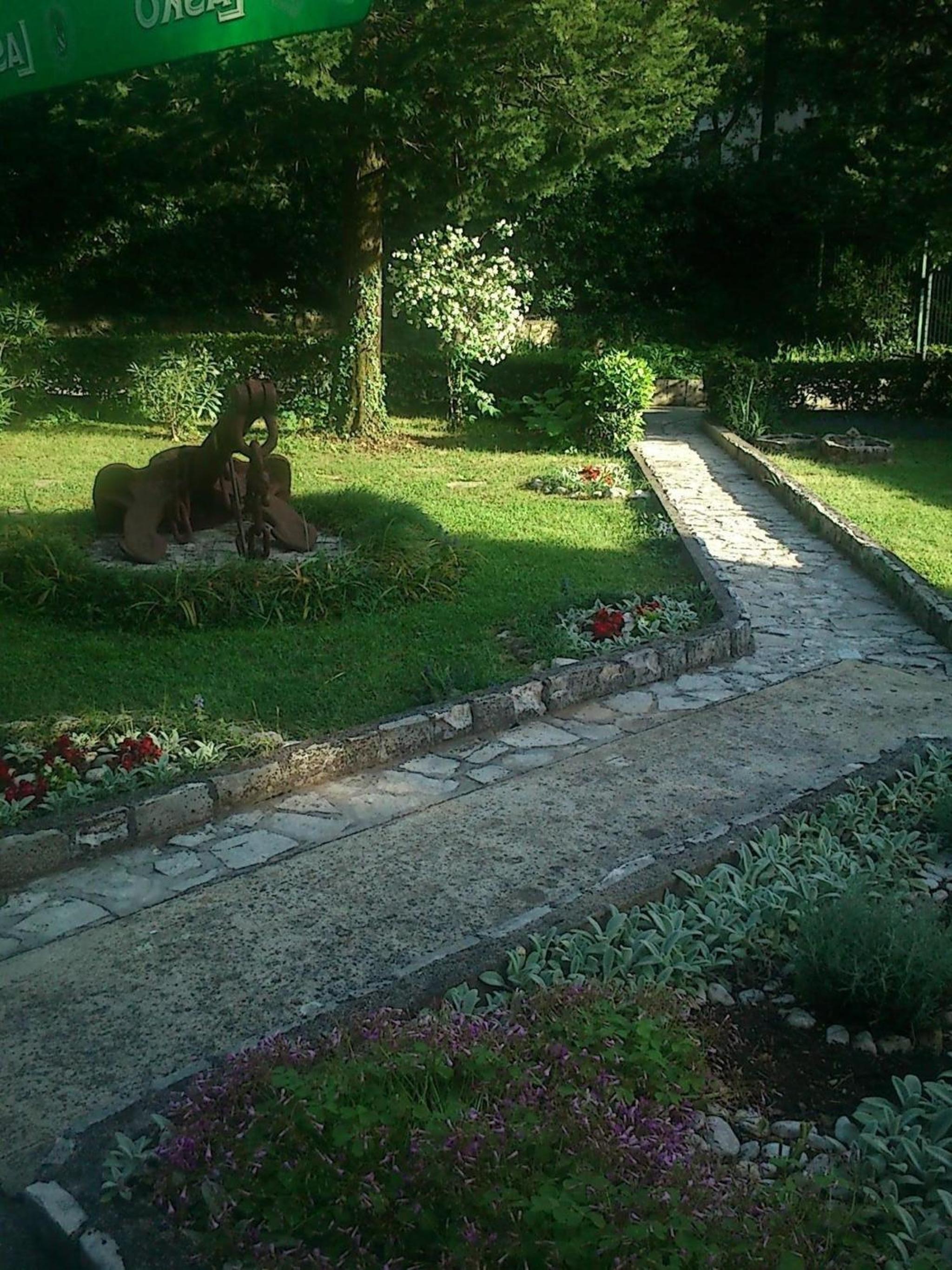 Photo 12