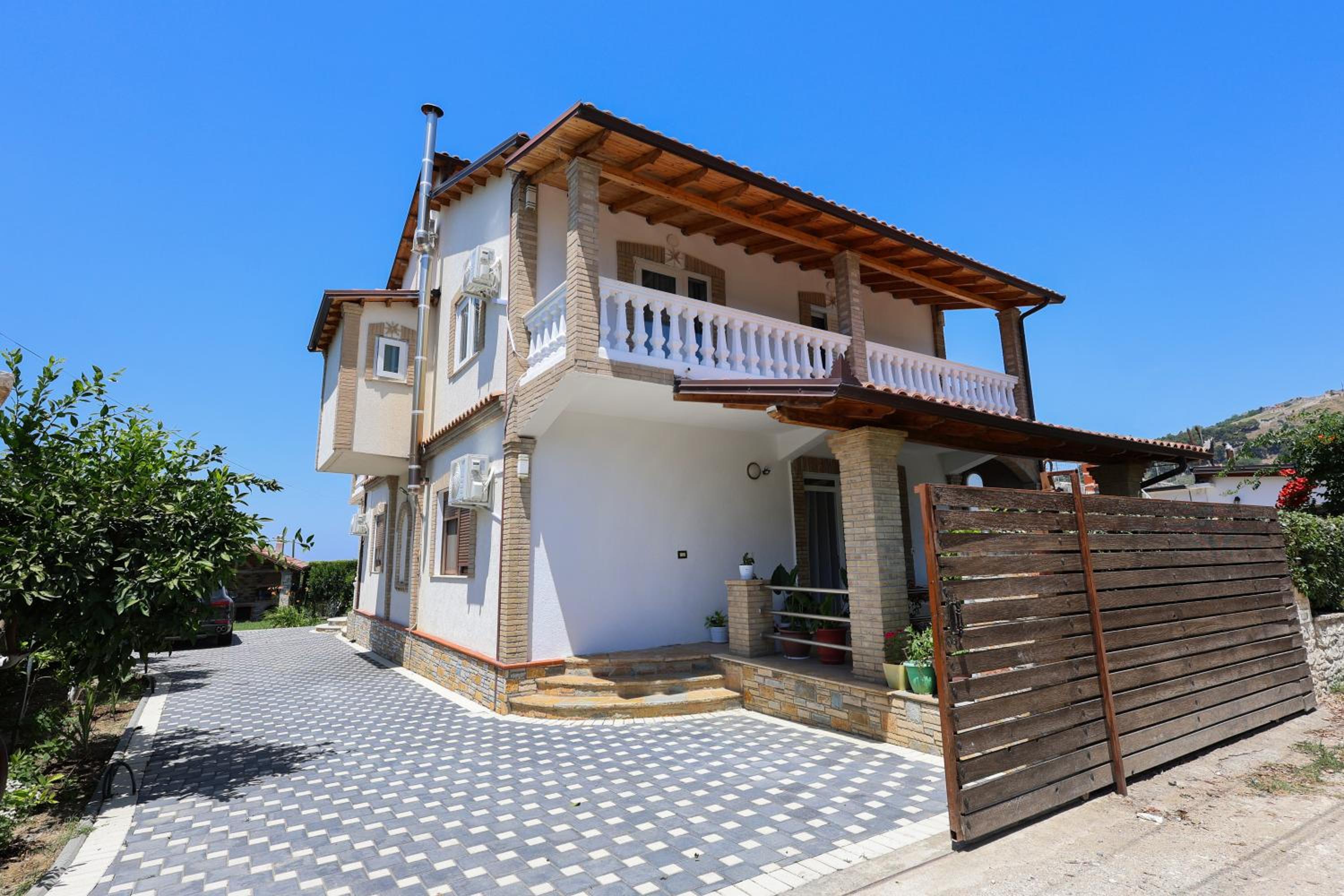 Villa Lejzo - Swimming Pool