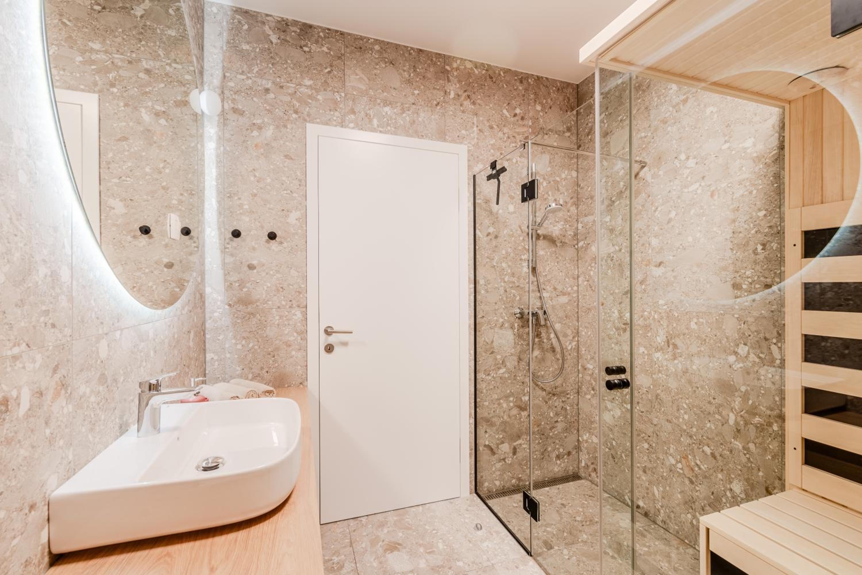 Apartment Hajdi with Sauna & Garage