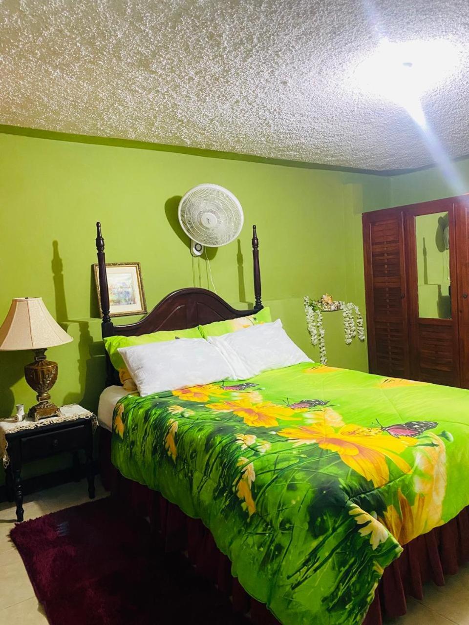 Cindy's Garden Stay
