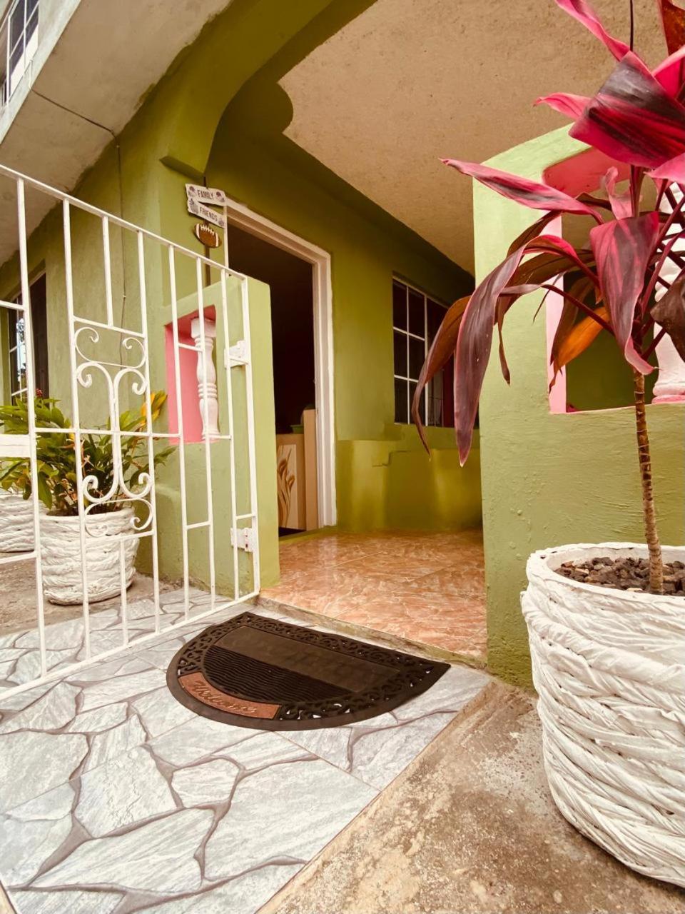 Cindy's Garden Stay