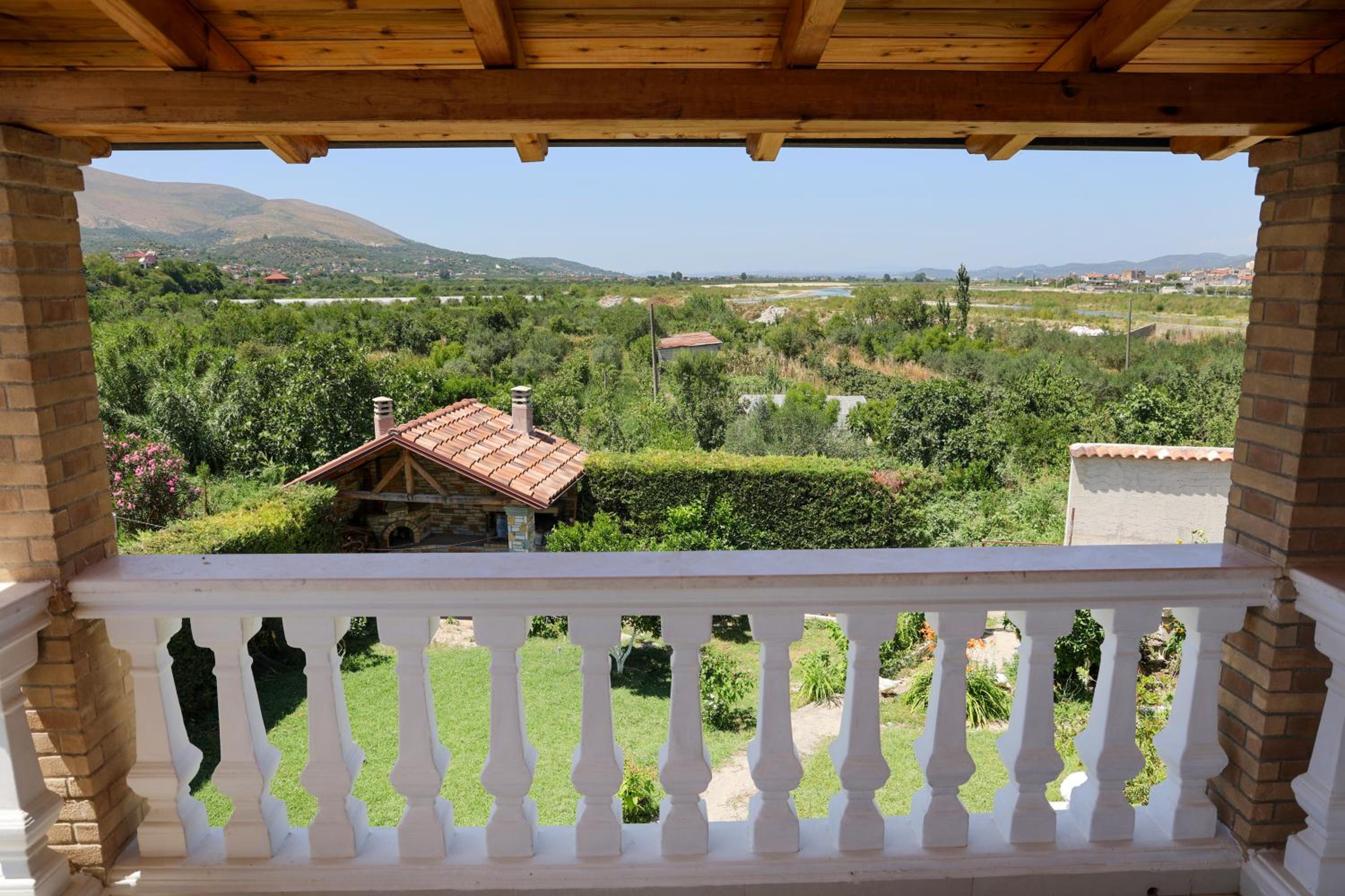 Villa Lejzo - Swimming Pool