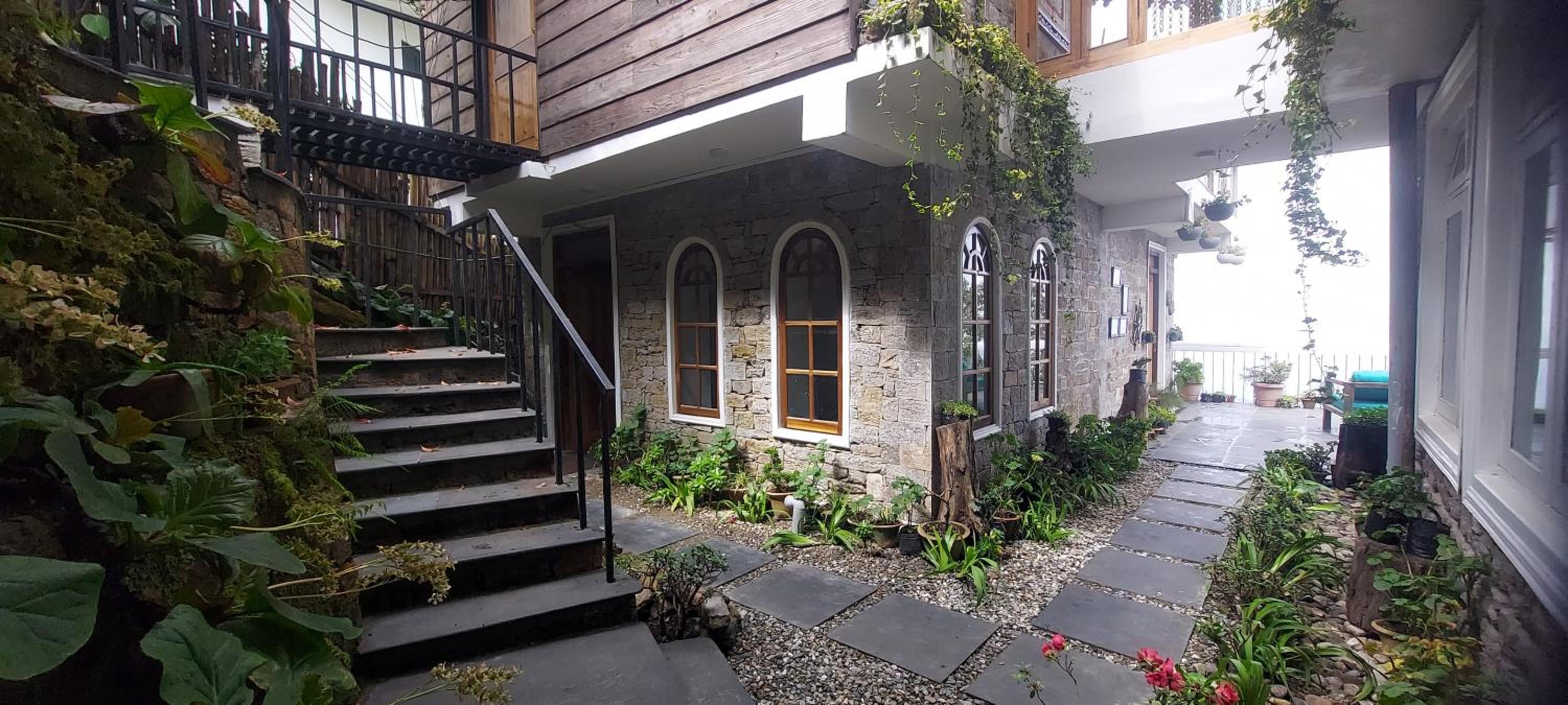 THE ENGLISH COTTAGE