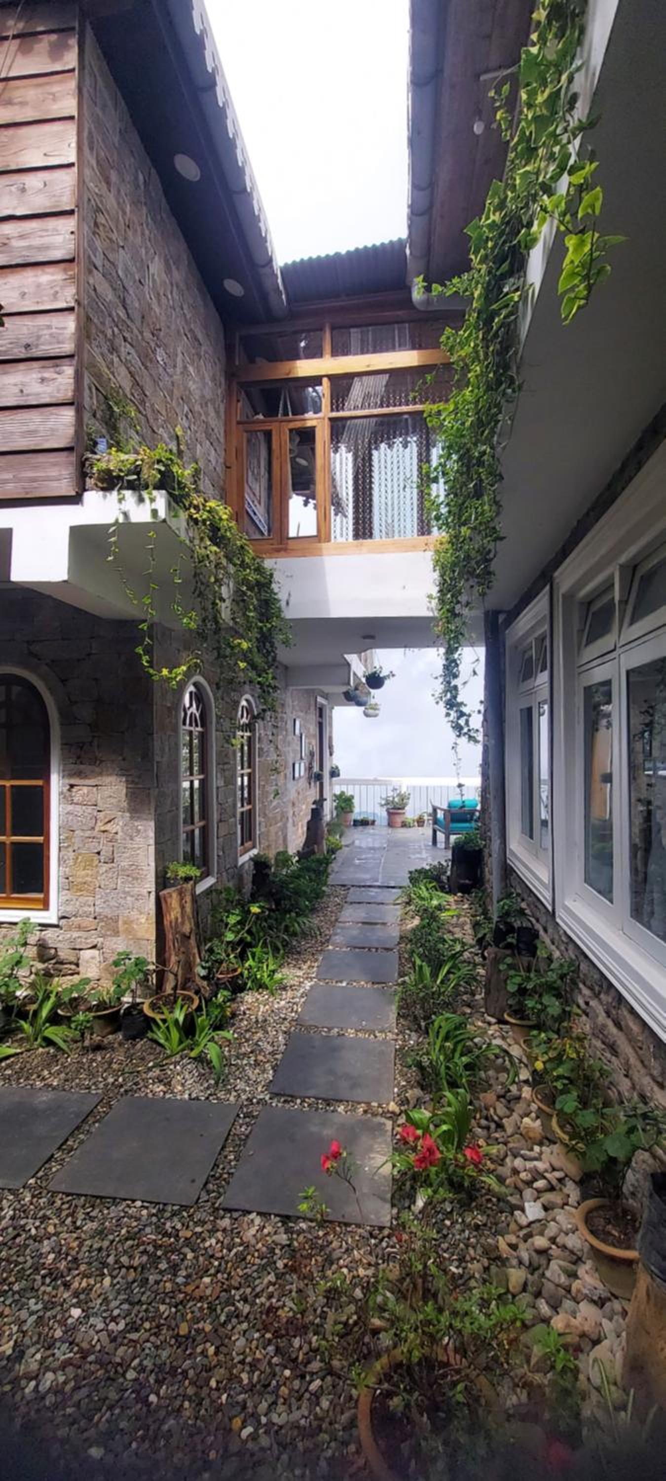 THE ENGLISH COTTAGE