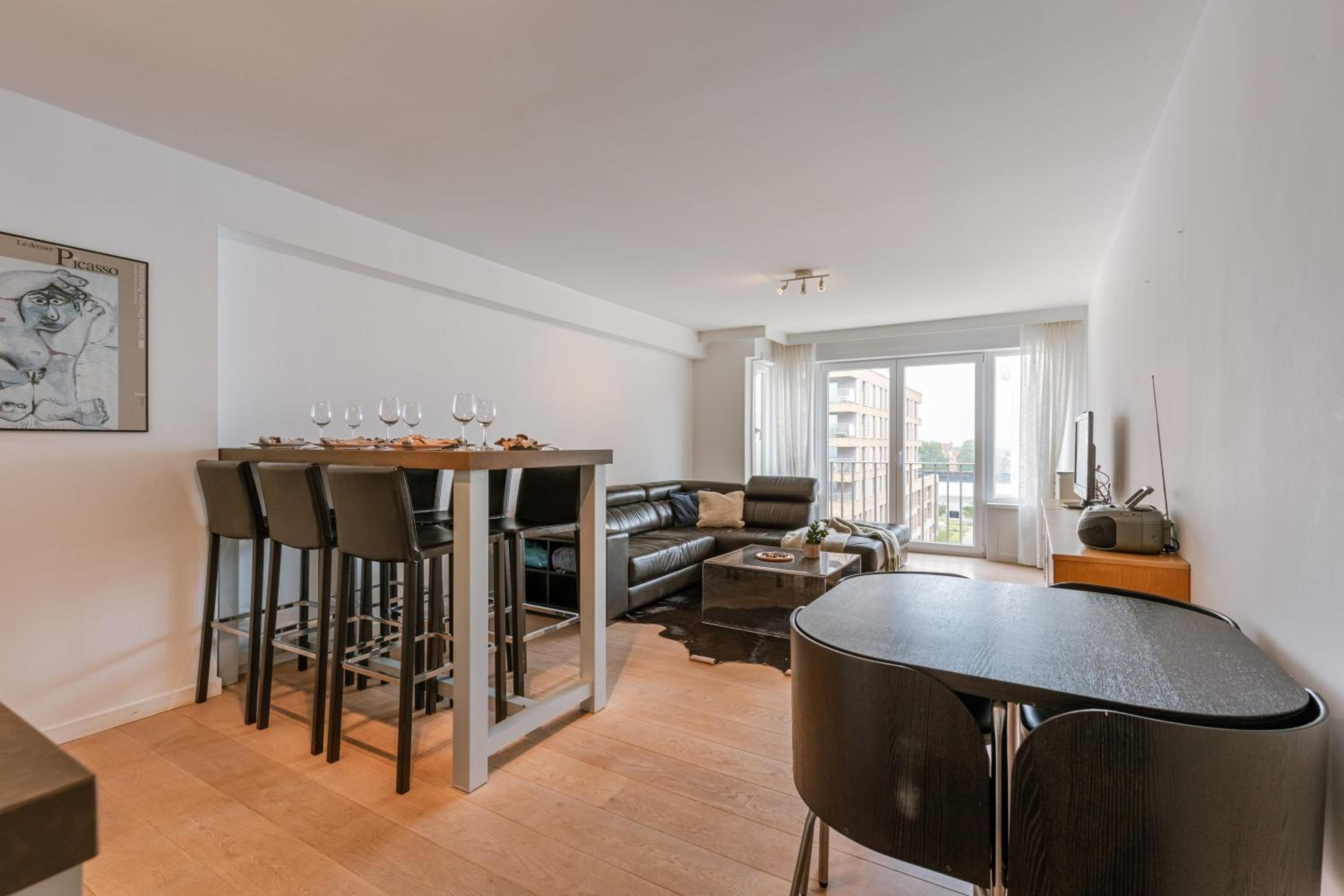 Huswell - Beachside 3-Bedroom Duplex Near Sea