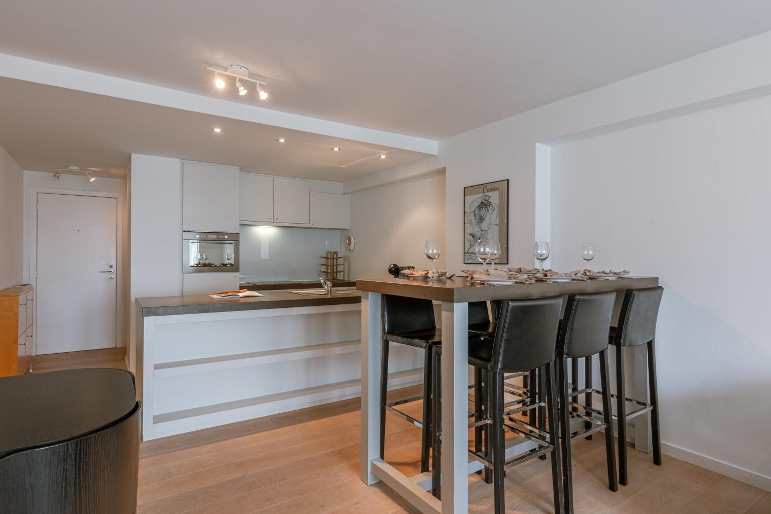 Huswell - Beachside 3-Bedroom Duplex Near Sea