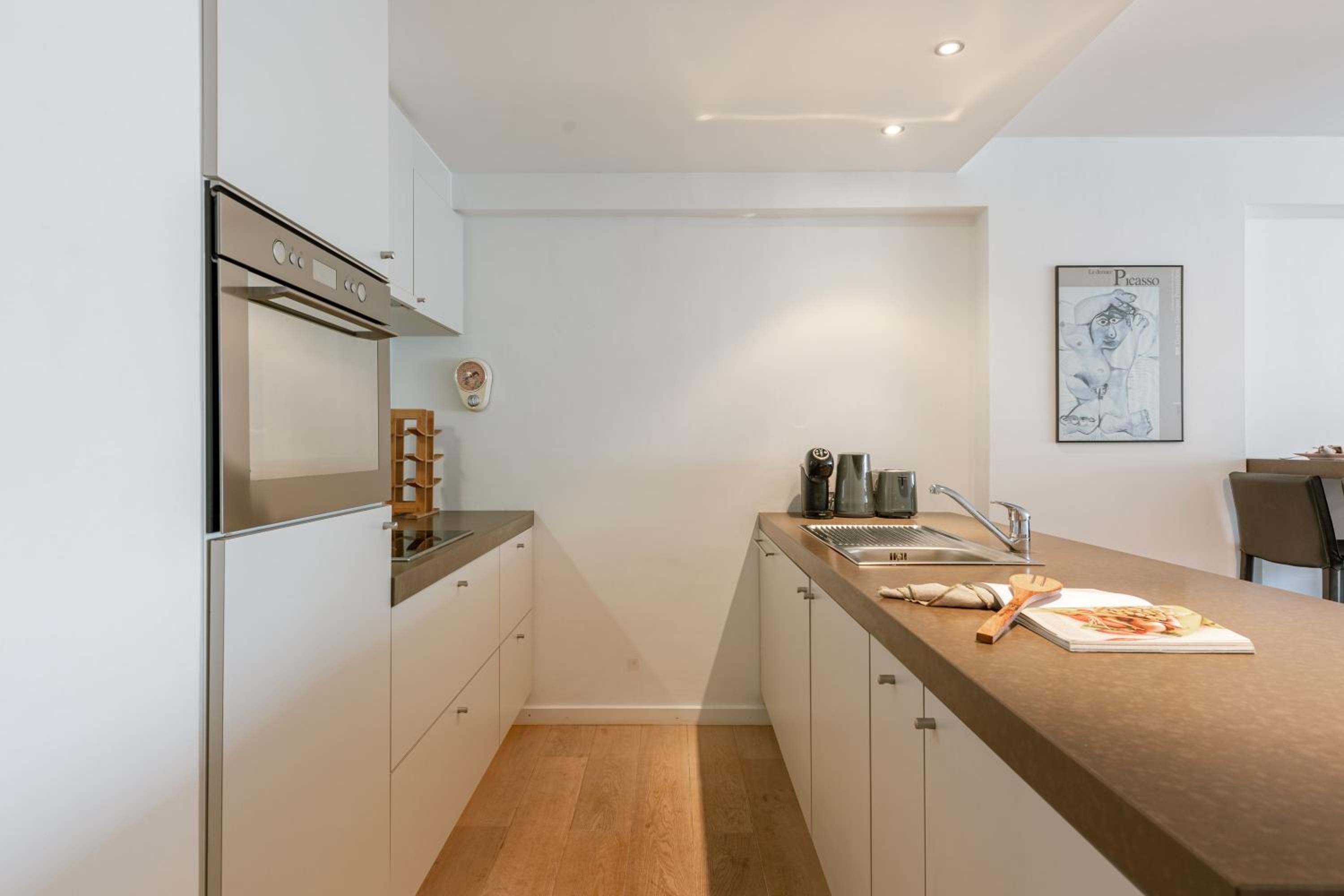 Huswell - Beachside 3-Bedroom Duplex Near Sea