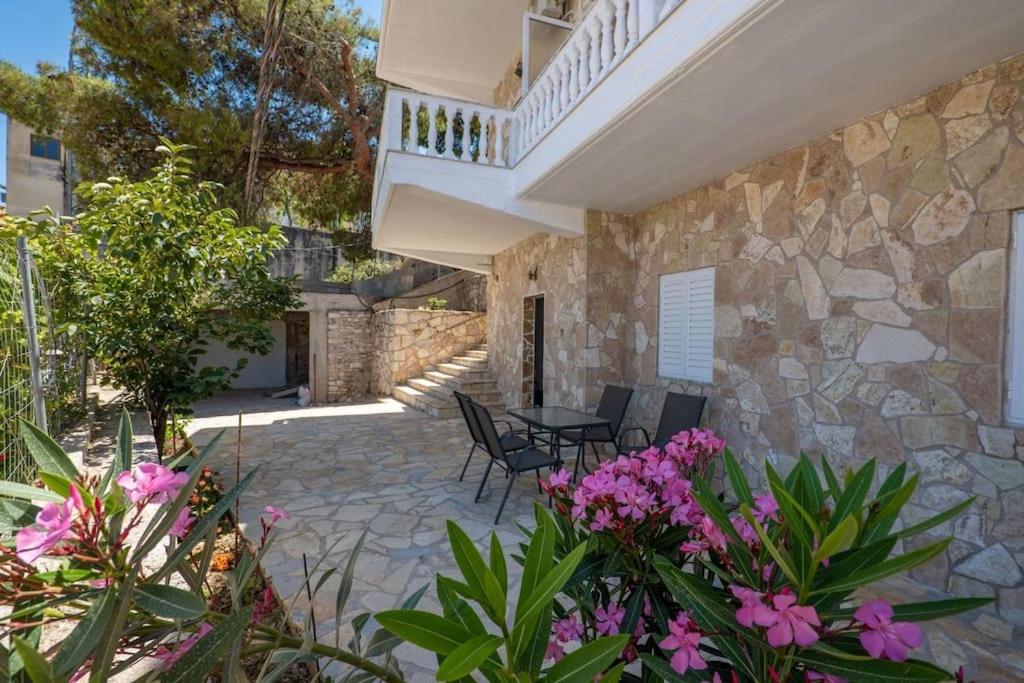 Villa Asllani ap1