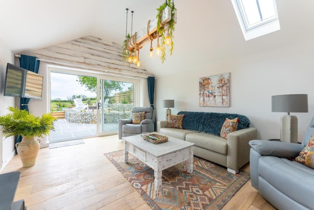 The Cow Stalls - Stunning Farmhouse with Wonderful Views and Garden - Close to Corfe Castle view 2