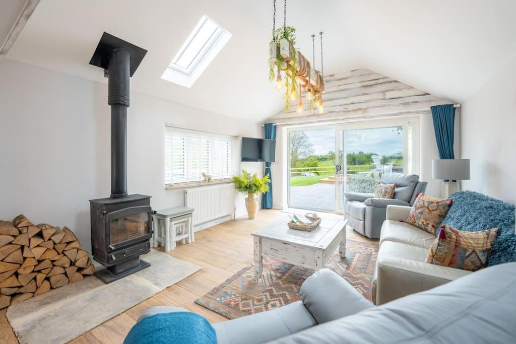 The Cow Stalls - Stunning Farmhouse with Wonderful Views and Garden - Close to Corfe Castle view 4