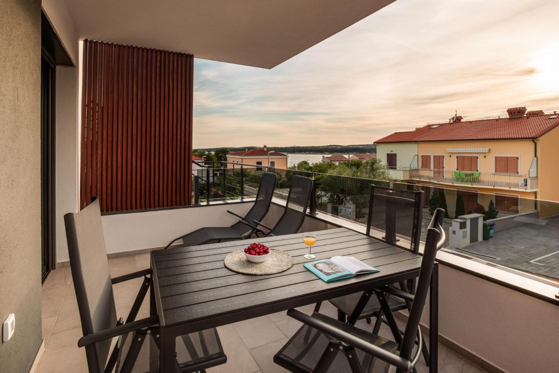 Villa Olea 150m to beach view 3