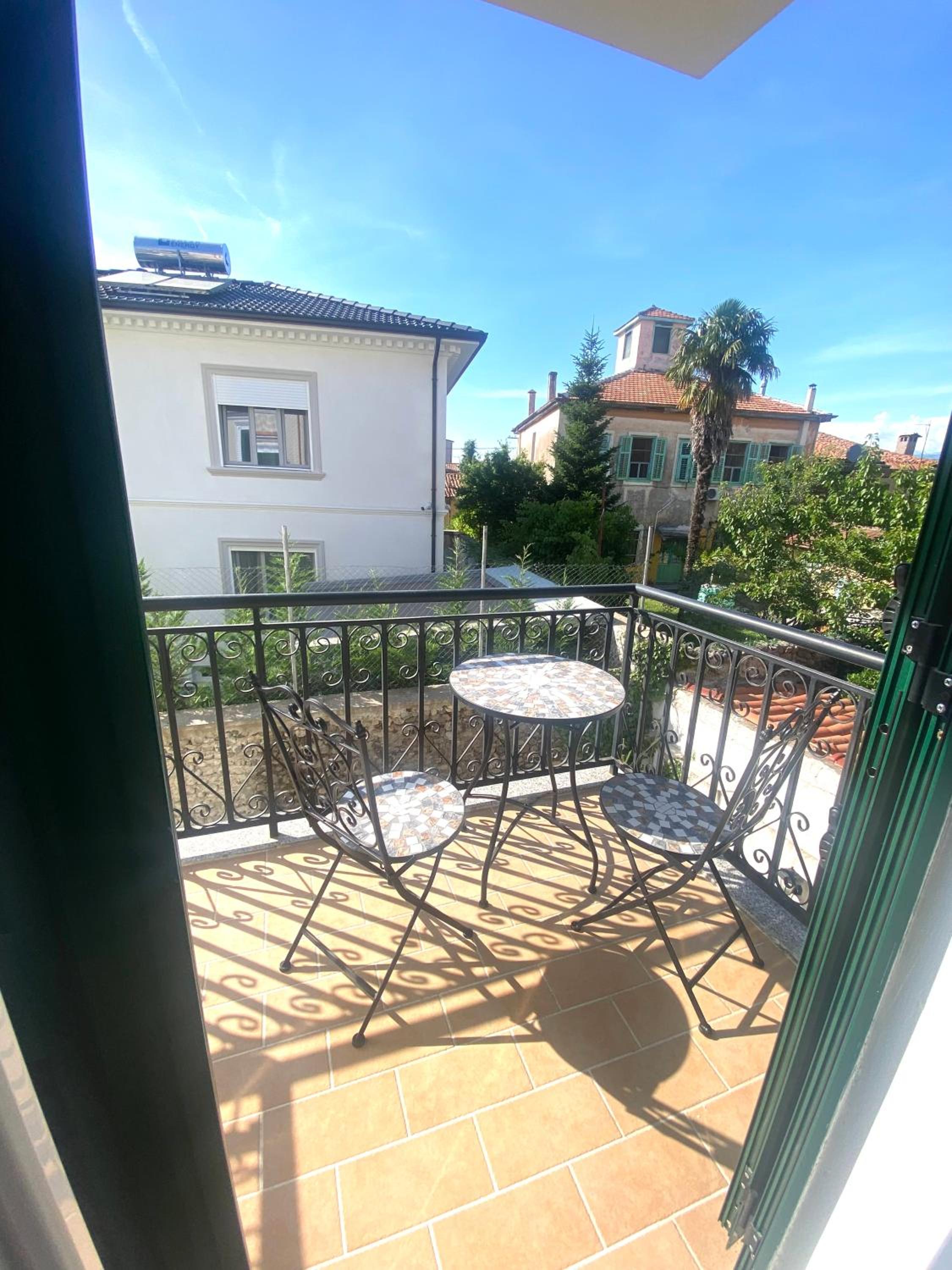 city center apartment photo 5