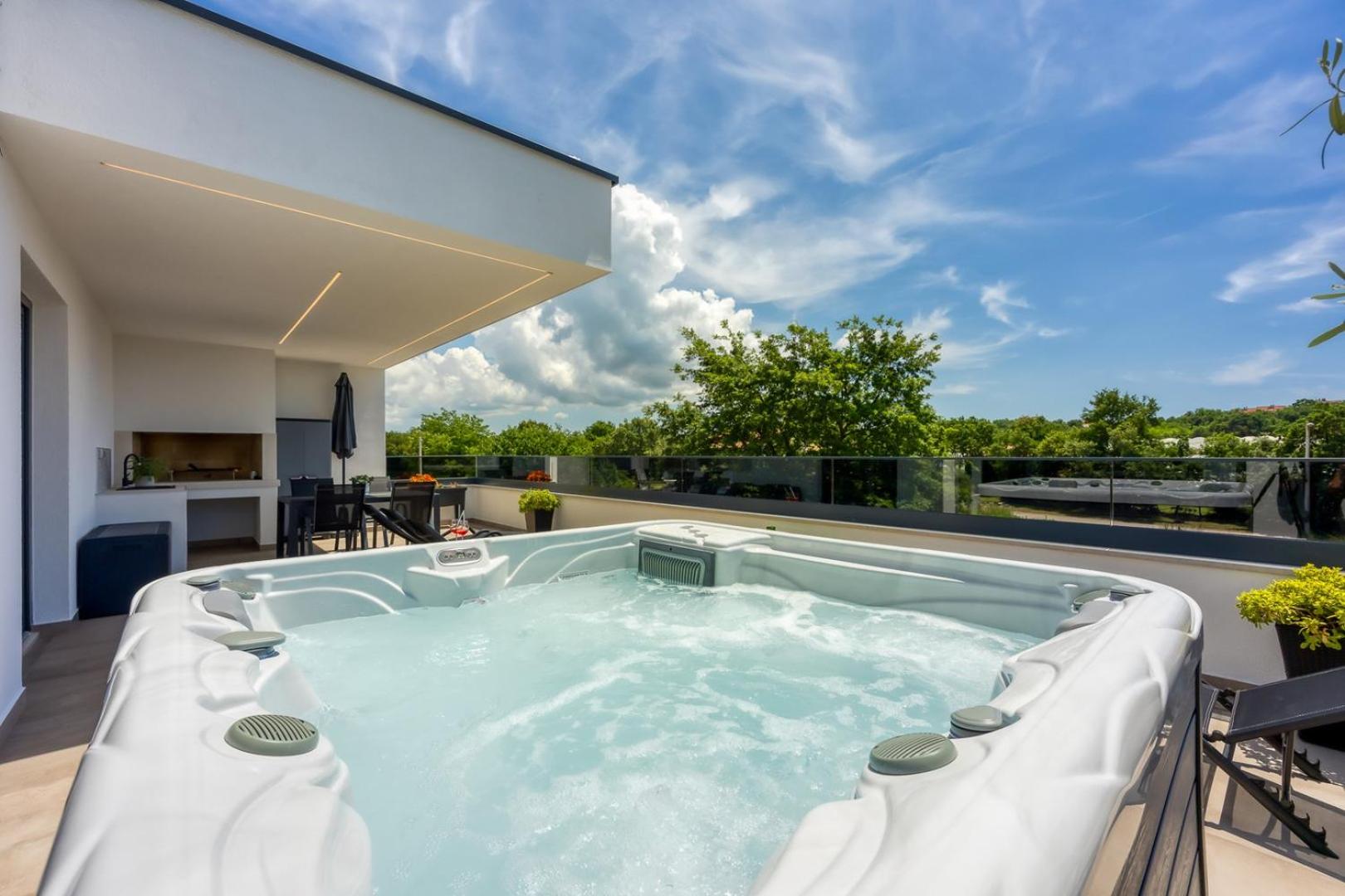 Modern apartment Ana with Jacuzzi and Pool