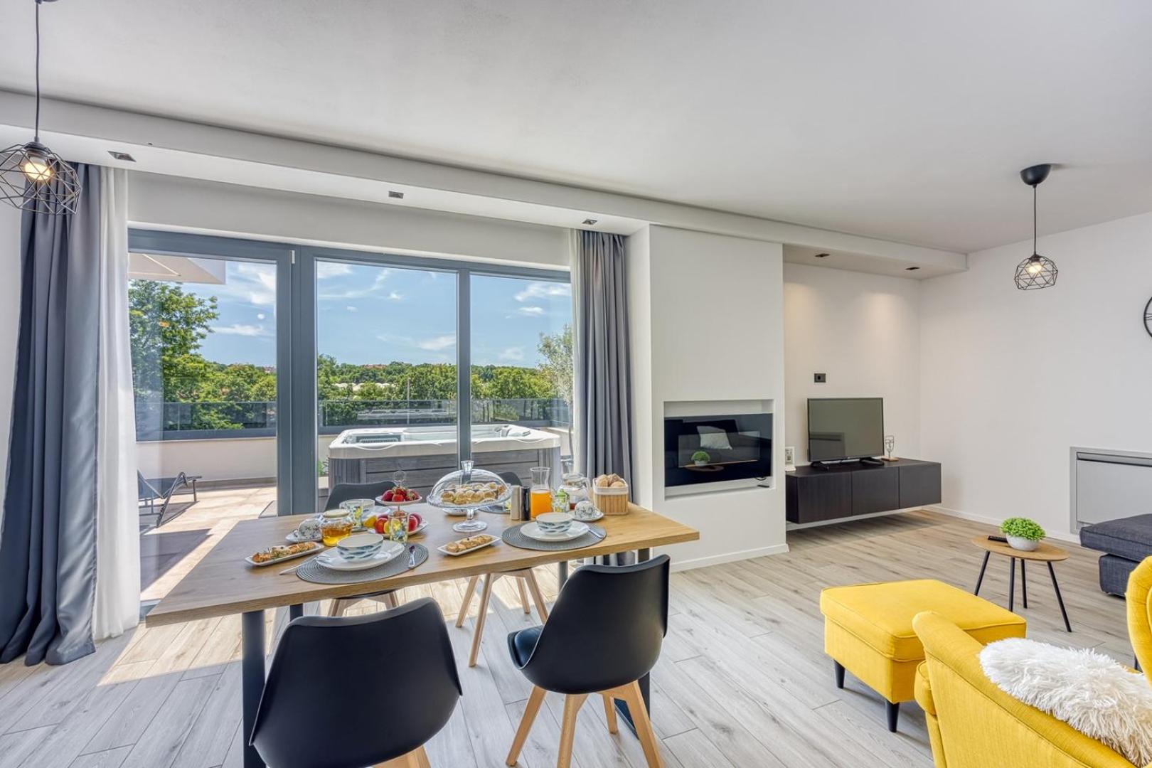 Modern apartment Ana with Jacuzzi and Pool