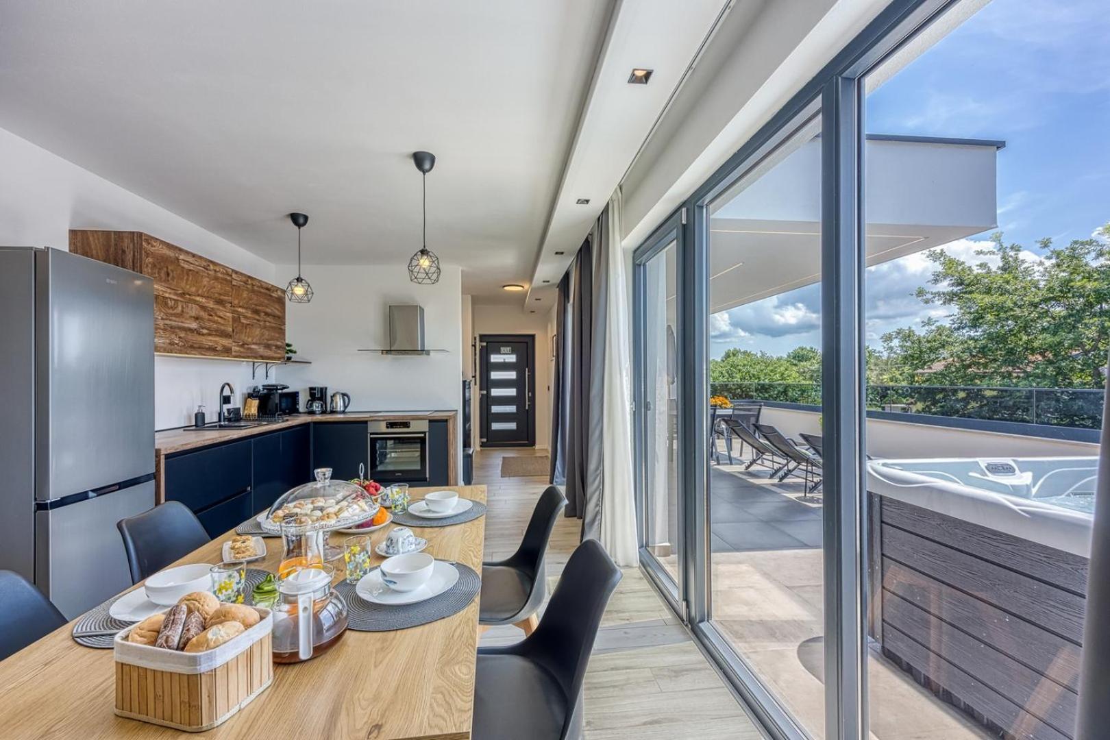 Modern apartment Ana with Jacuzzi and Pool