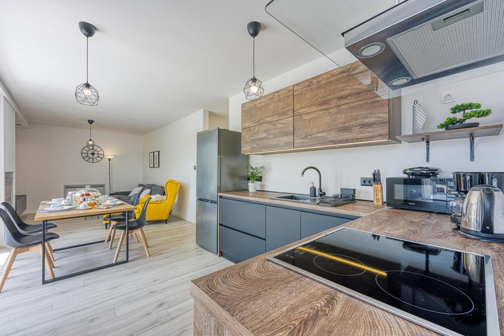 Modern apartment Ana with Jacuzzi and Pool
