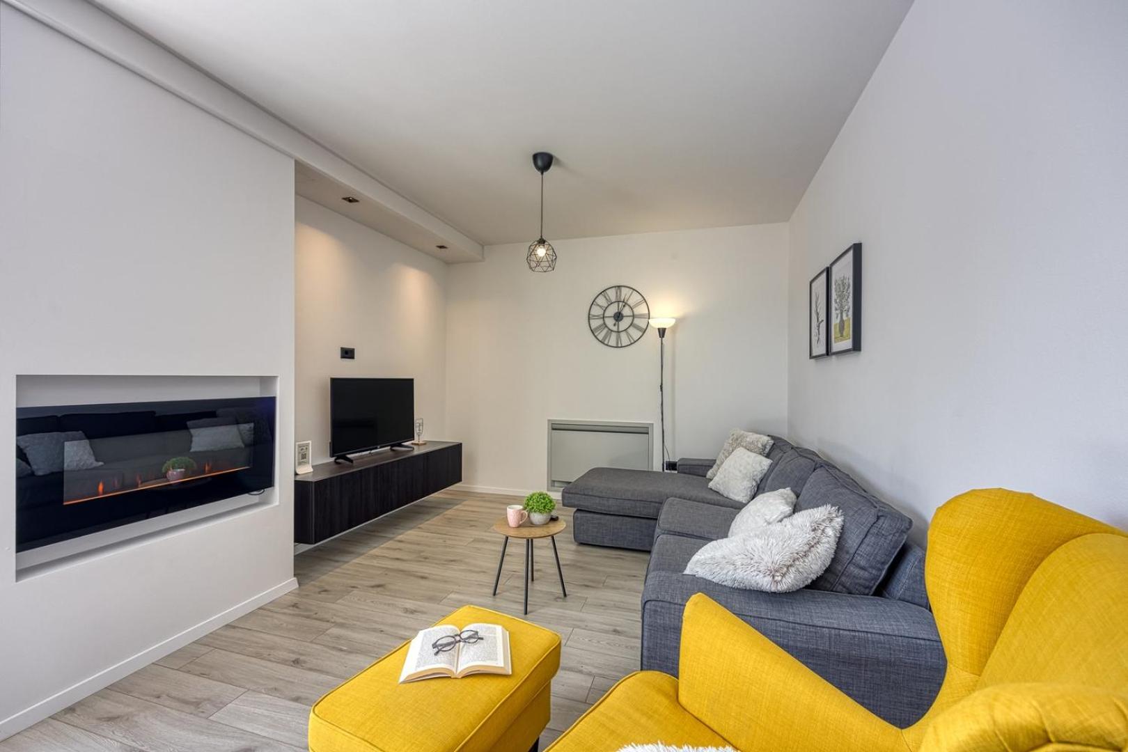 Modern apartment Ana with Jacuzzi and Pool