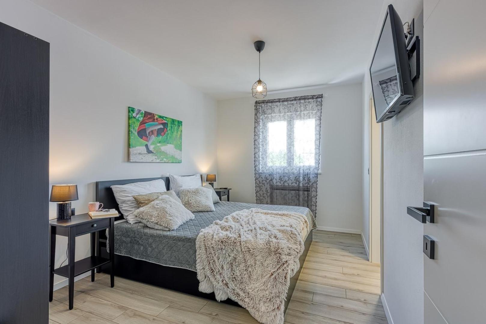 Modern apartment Ana with Jacuzzi and Pool