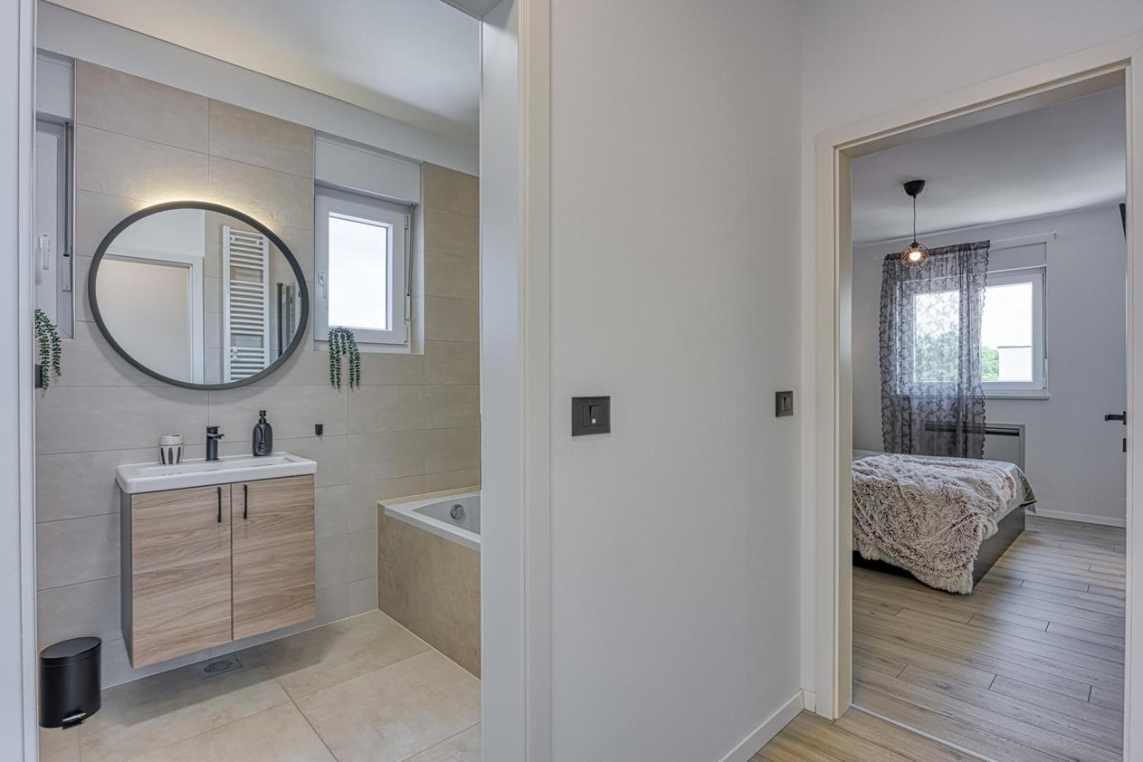 Modern apartment Ana with Jacuzzi and Pool