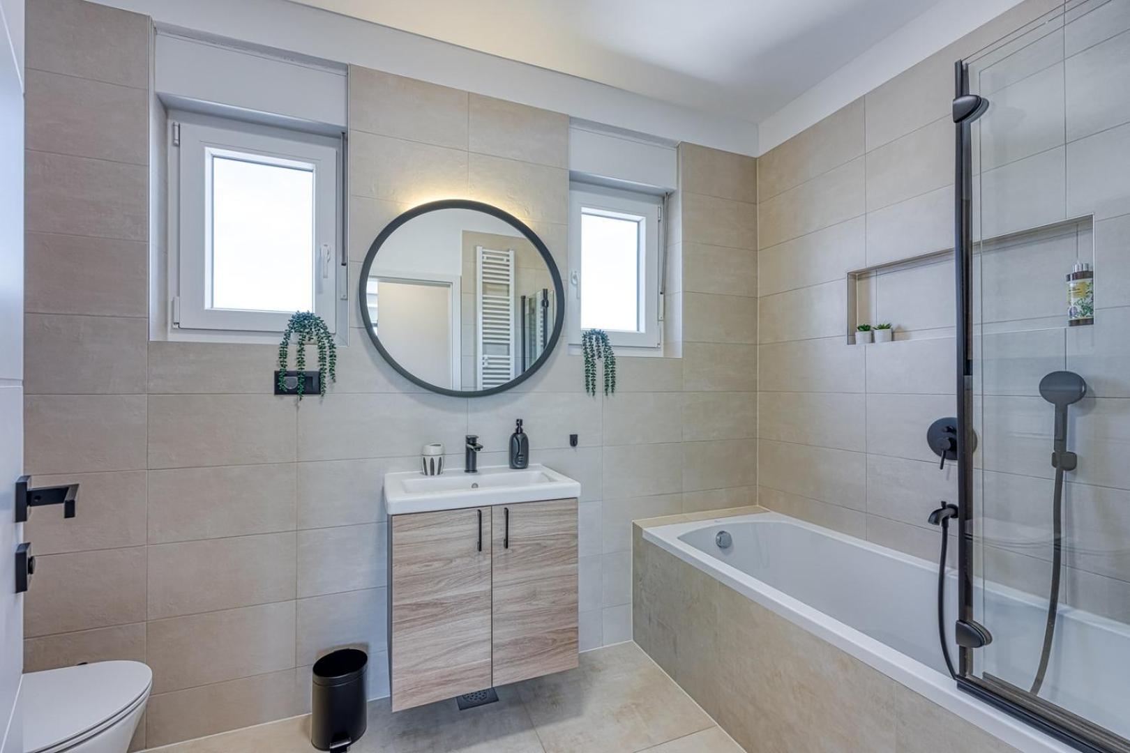 Modern apartment Ana with Jacuzzi and Pool