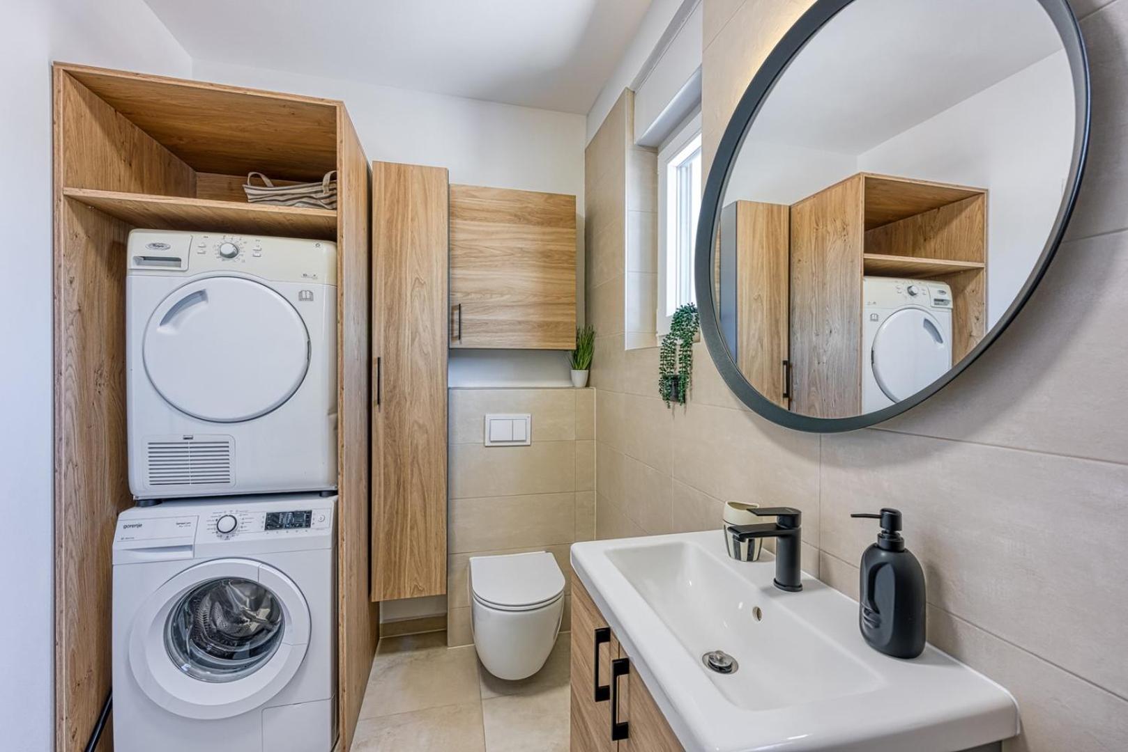 Modern apartment Ana with Jacuzzi and Pool