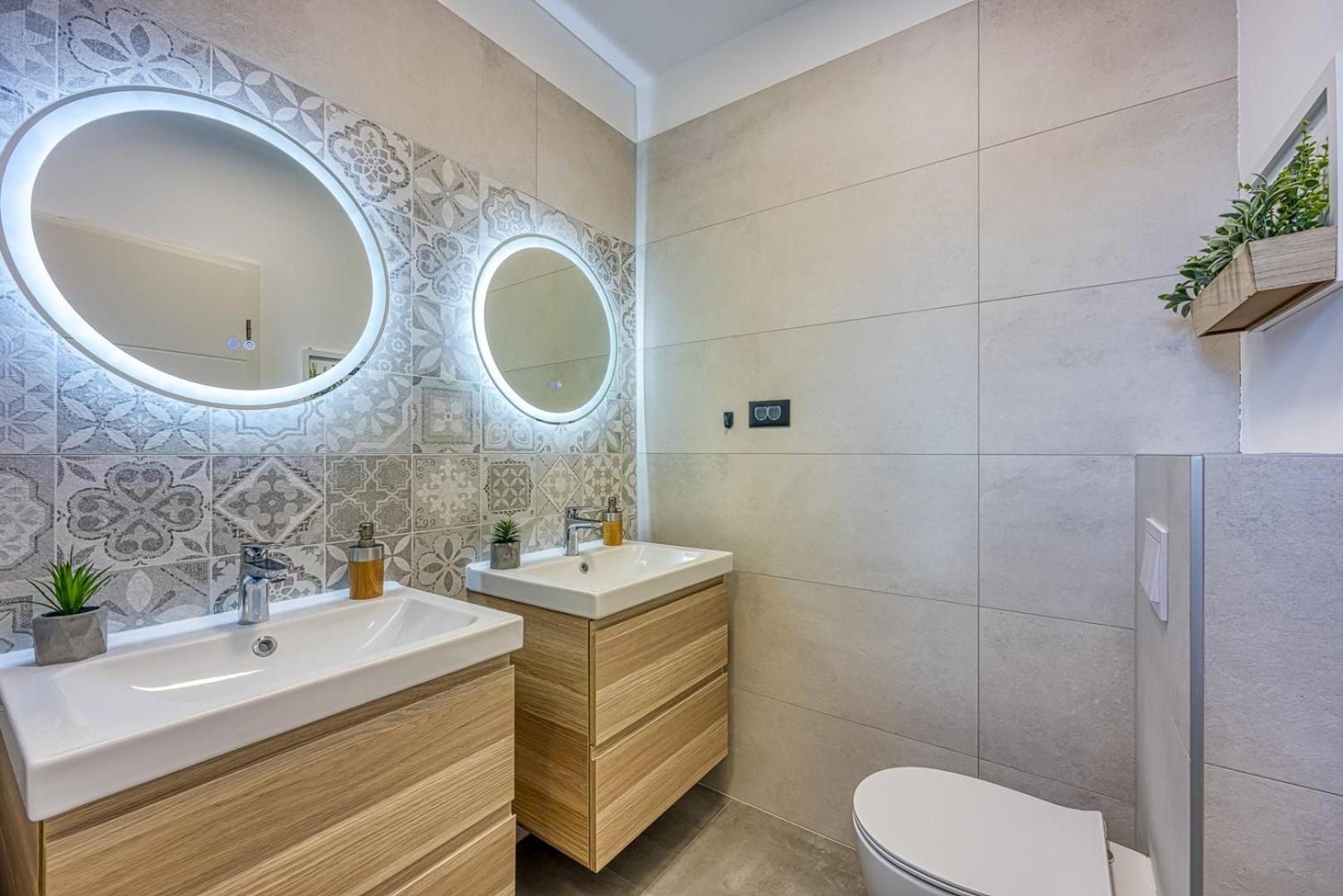 Modern apartment Ana with Jacuzzi and Pool
