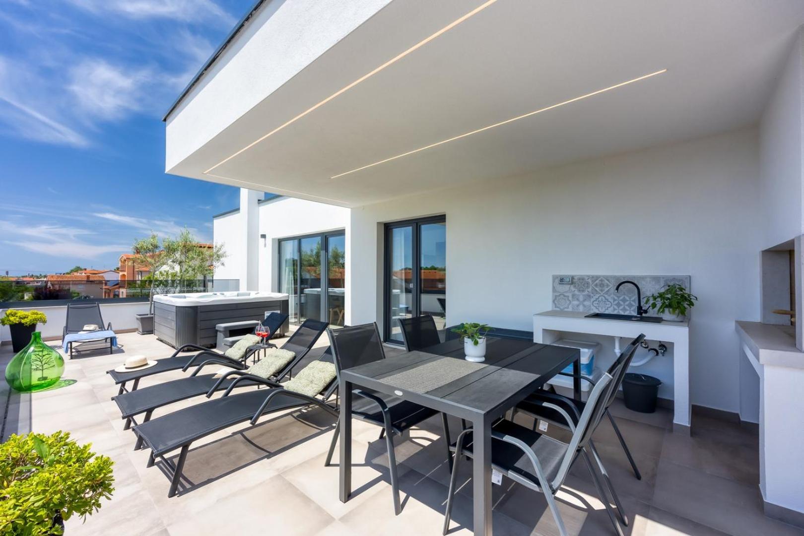 Modern apartment Ana with Jacuzzi and Pool