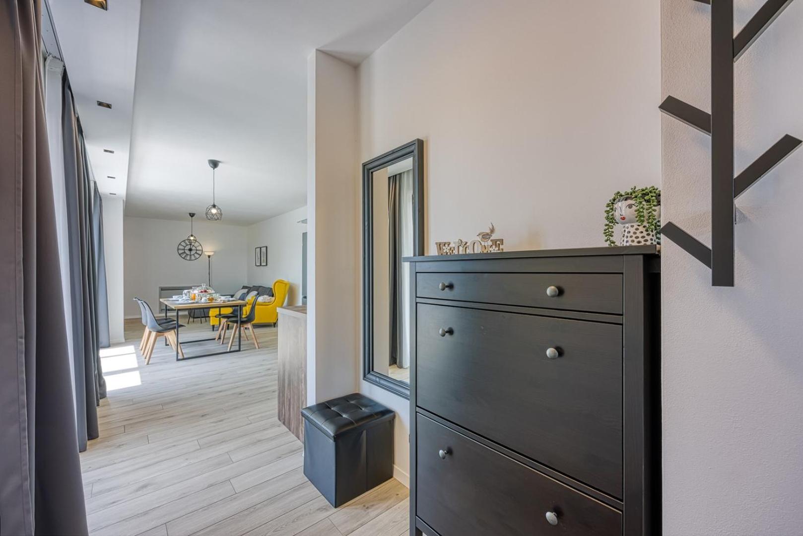 Modern apartment Ana with Jacuzzi and Pool