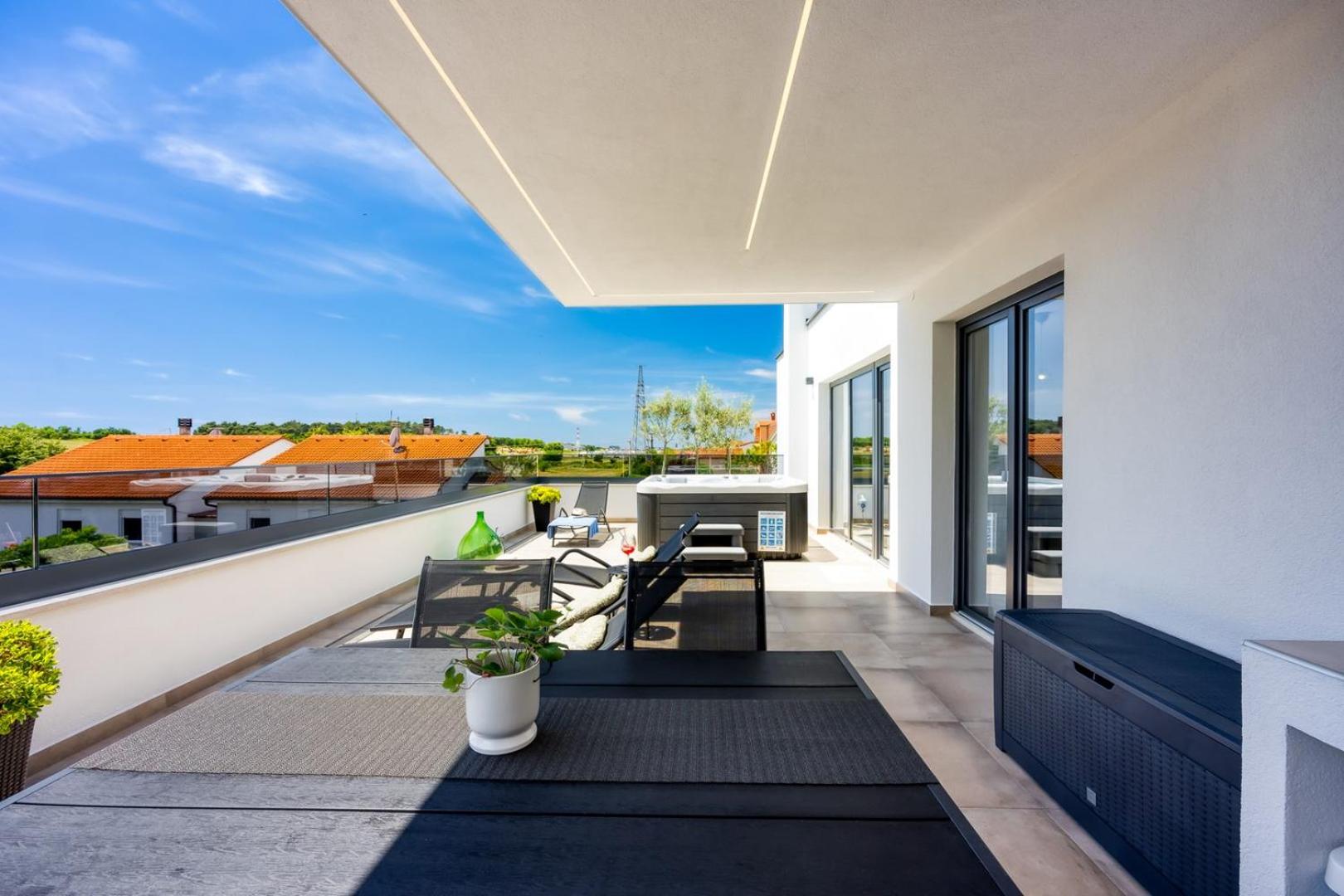 Modern apartment Ana with Jacuzzi and Pool