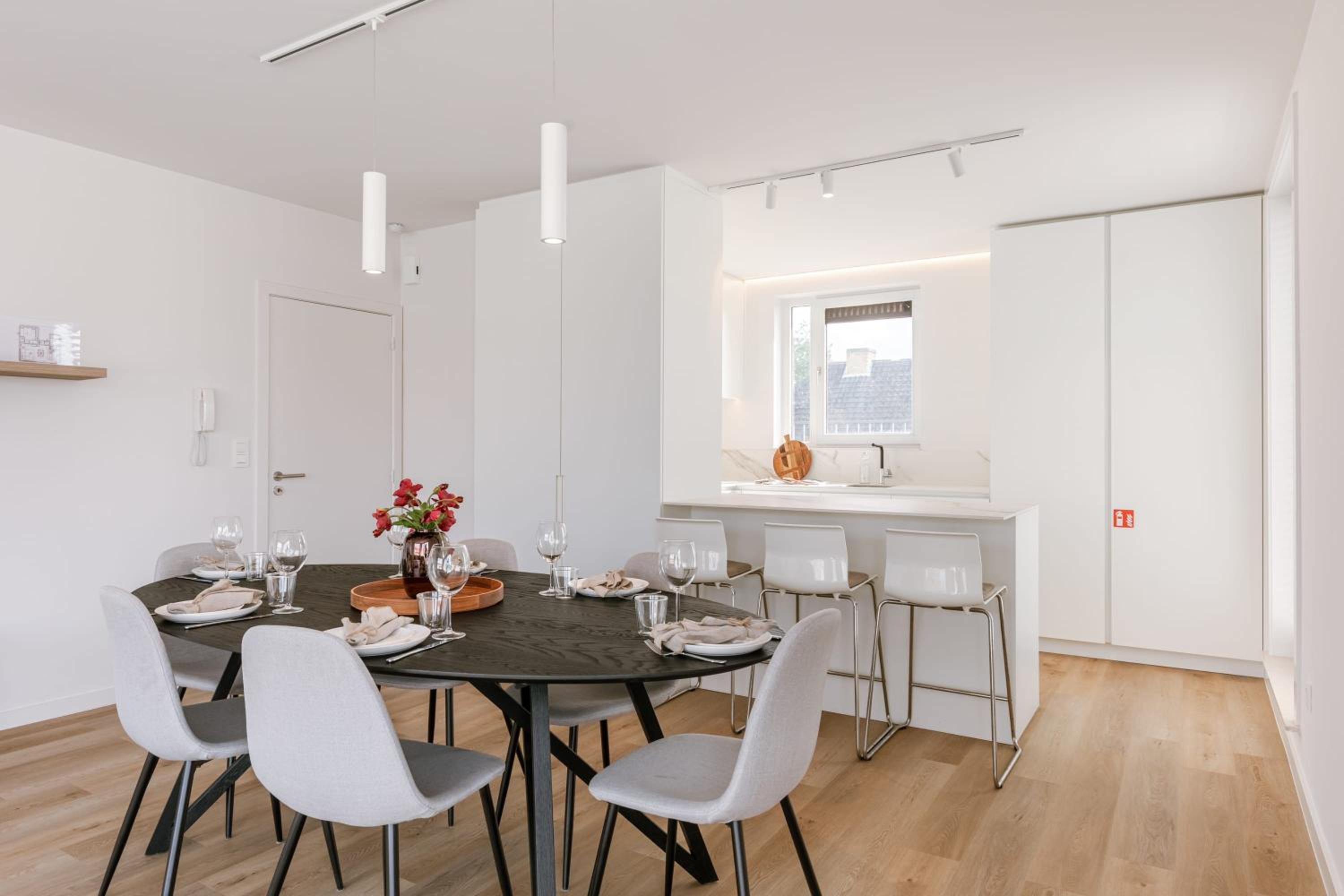 Seaside escape terrace & partial sea view for 4
