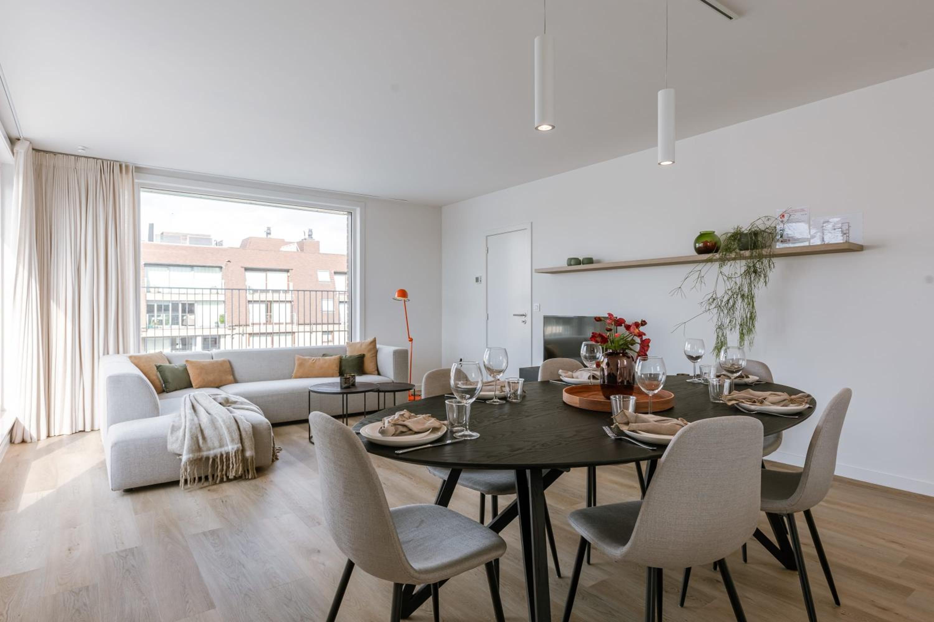 Seaside escape terrace & partial sea view for 4
