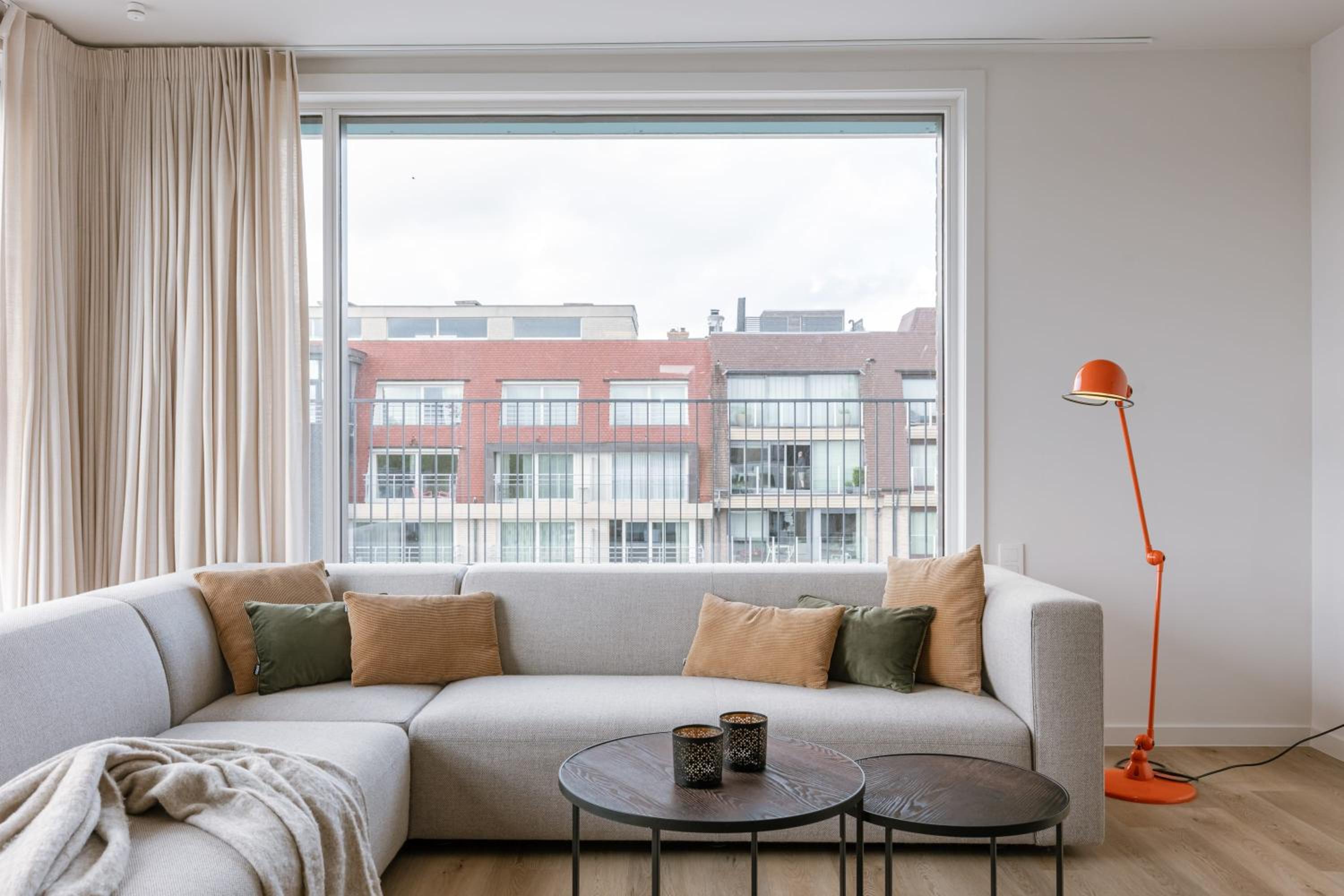 Seaside escape terrace & partial sea view for 4