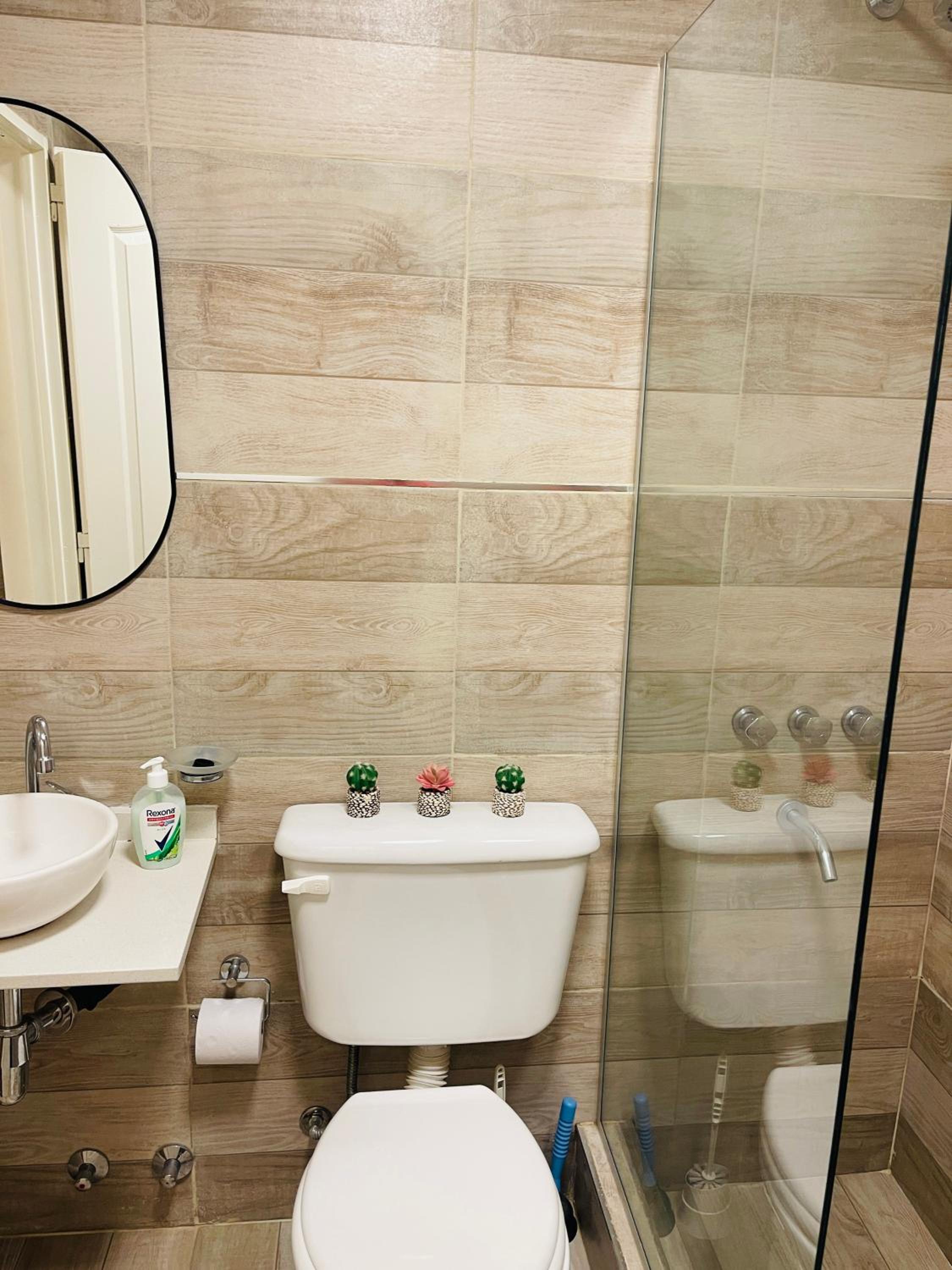 Departamento Moderno, equipado en Vicente Lopez , Ideal River Plate ,Tecnópolis ,100 metros del tren