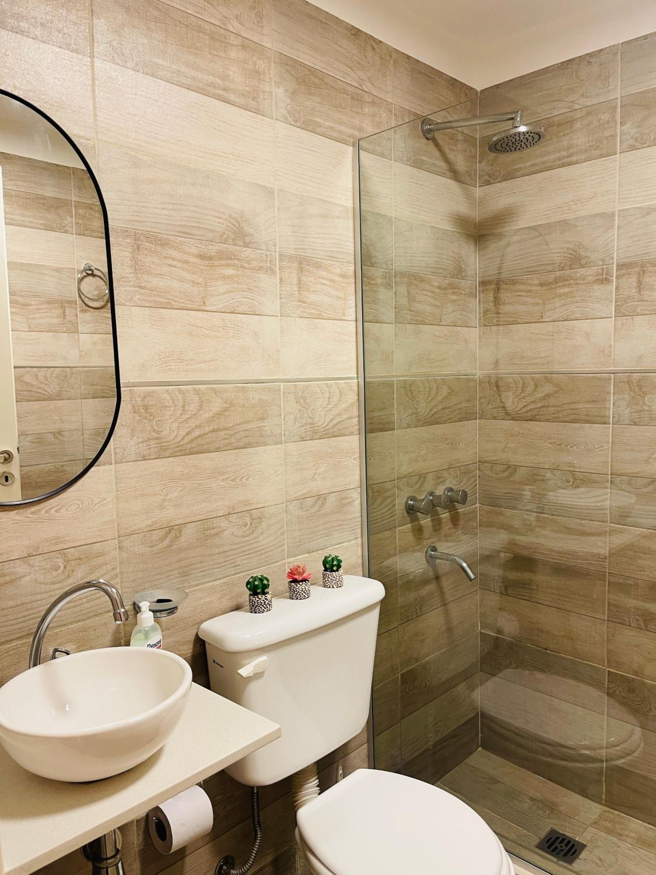 Departamento Moderno, equipado en Vicente Lopez , Ideal River Plate ,Tecnópolis ,100 metros del tren