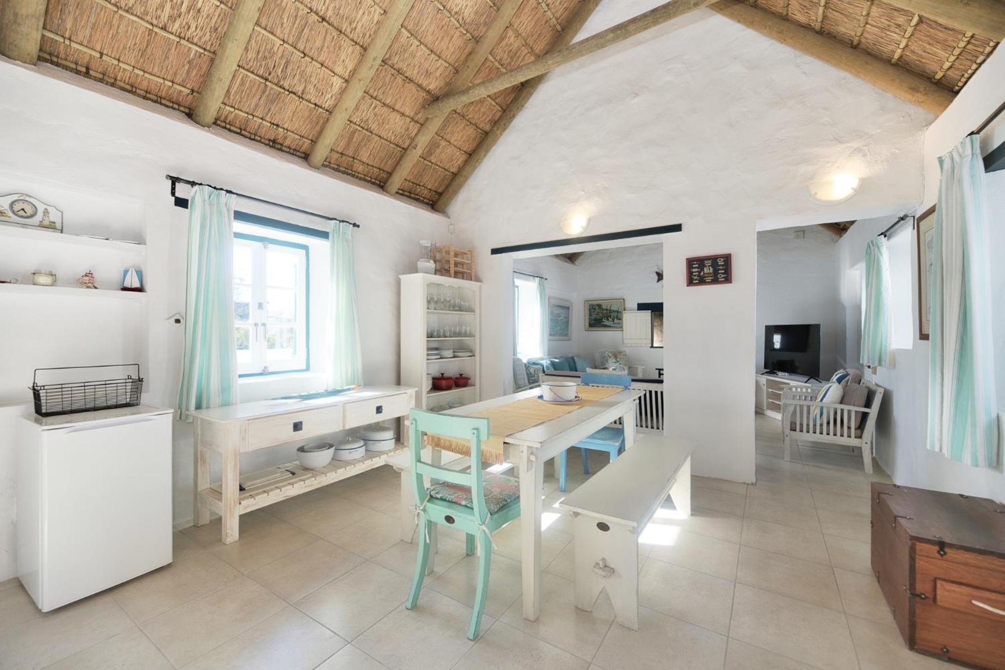 Family Tides in Langezandt Struisbaai view 5
