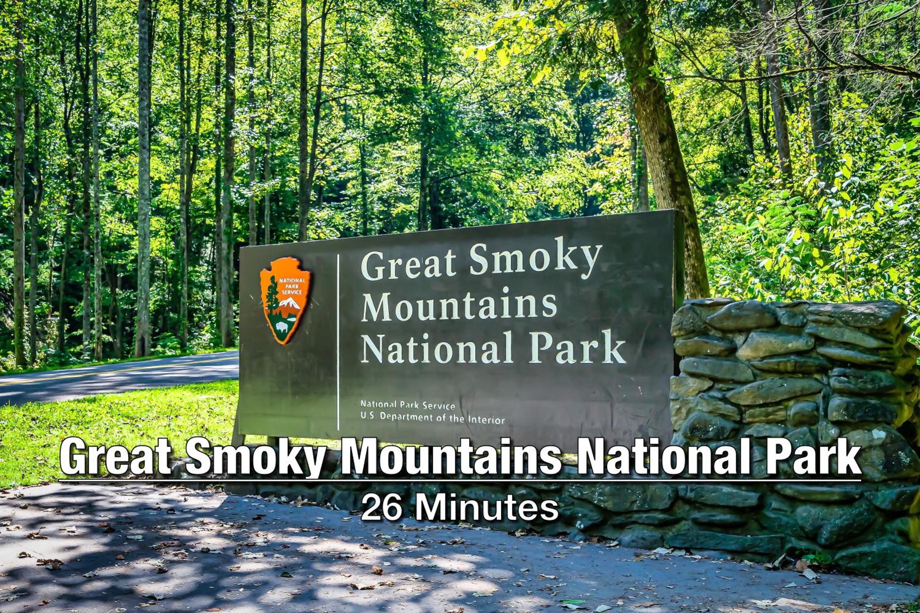 New Luxury Cabin with Stunning MountainVIEWS,HotTub, FirePit, FirePlace,2 KingBeds, 2 CoveredDecks,BBqGrill, ShuffleBoard and Pool Access view 4
