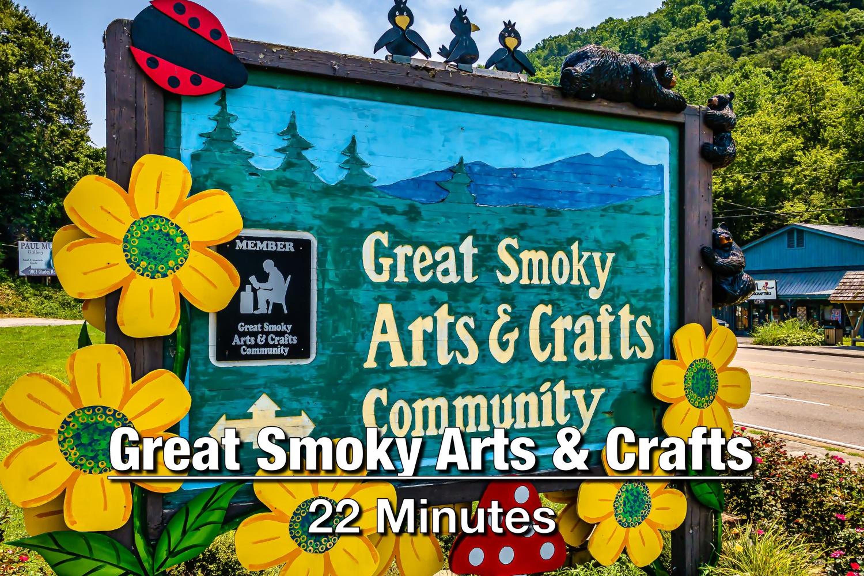 New Luxury Cabin with Stunning MountainVIEWS,HotTub, FirePit, FirePlace,2 KingBeds, 2 CoveredDecks,BBqGrill, ShuffleBoard and Pool Access view 3