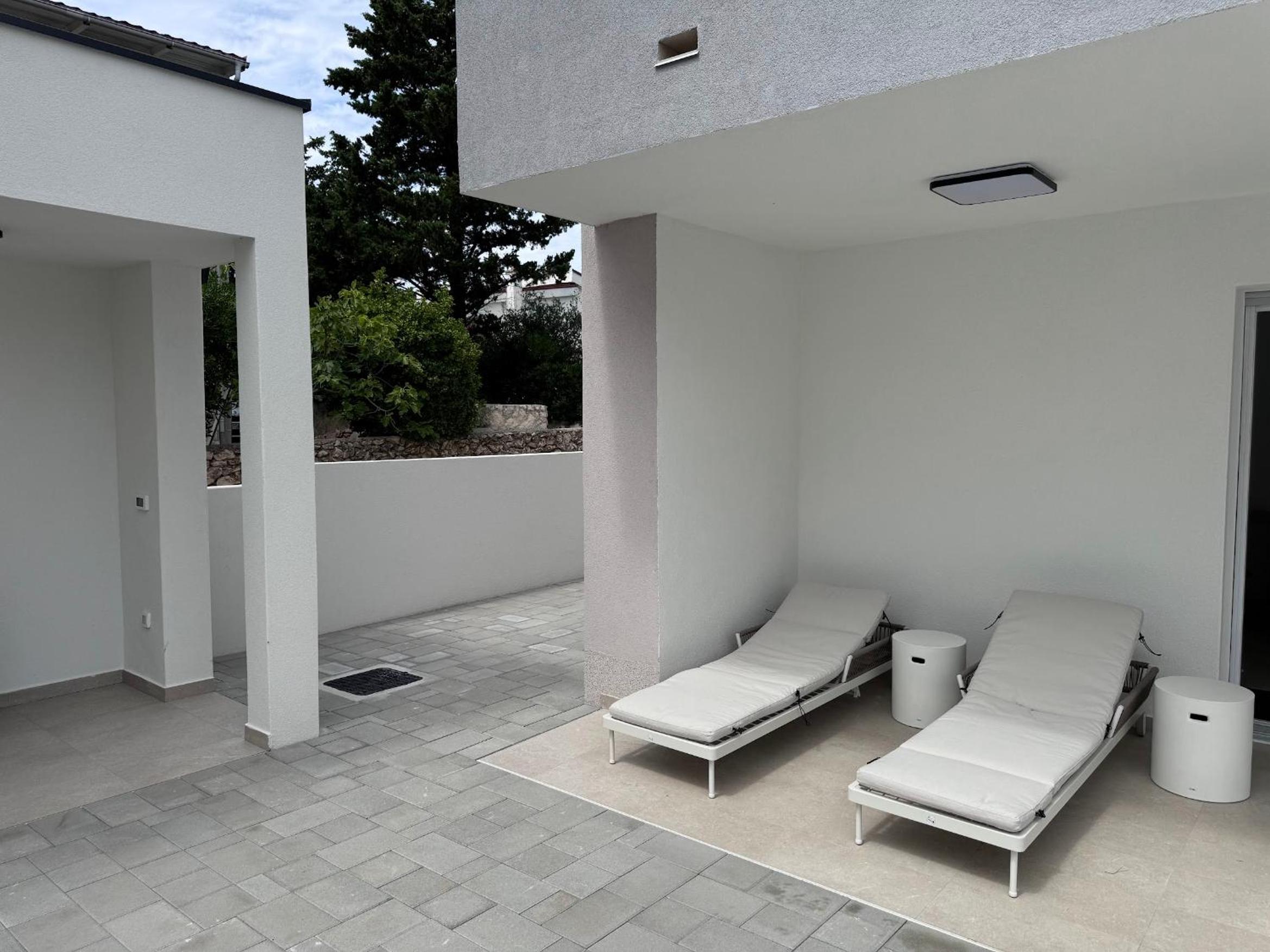 Hotel Villa Plesa with office and private pool - Image 1