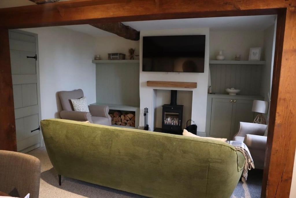 NEW Country Cottage with log fire & parking view 5