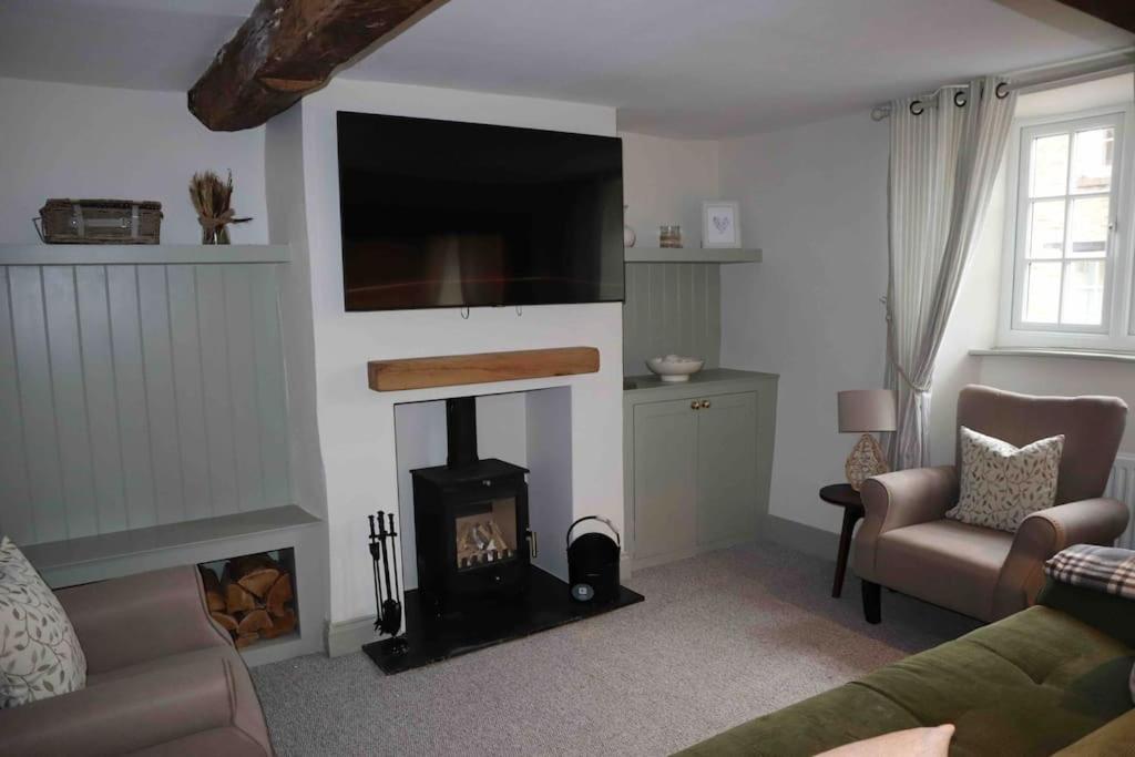 NEW Country Cottage with log fire & parking view 2