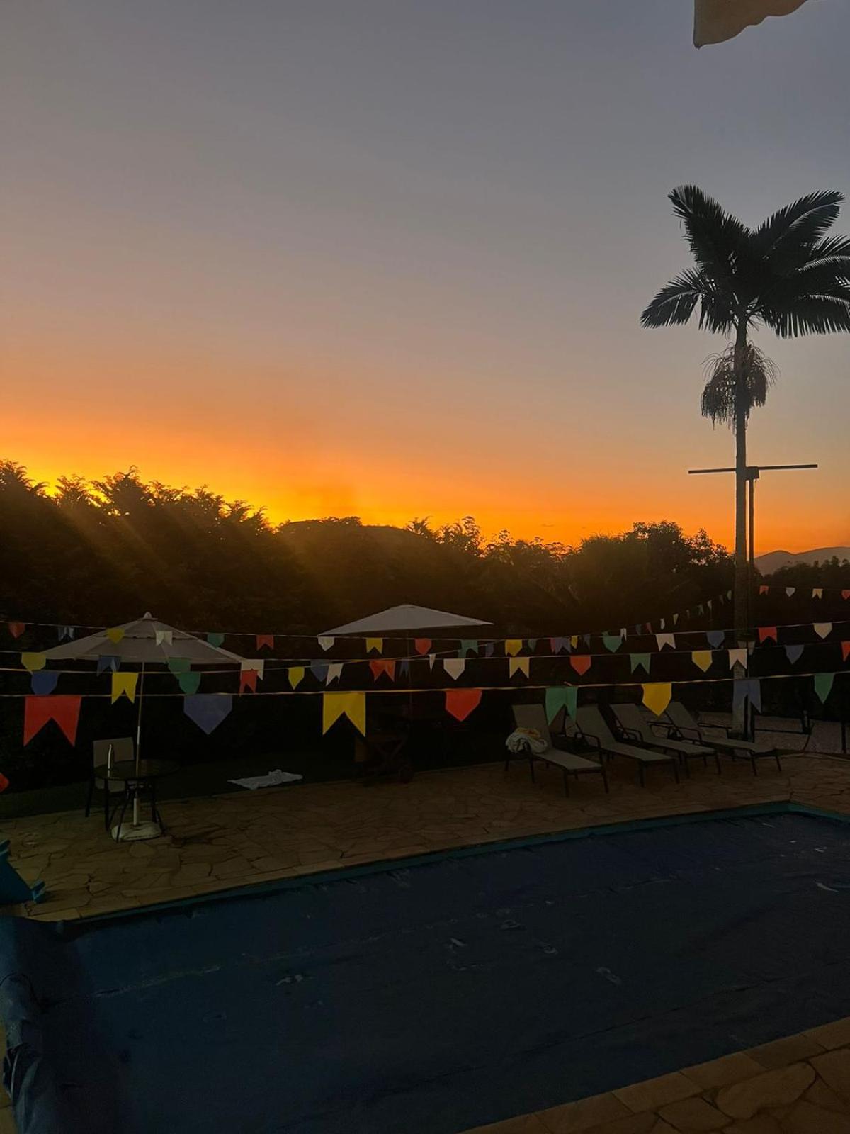 Casa de campo, com quadra de Beach Tennis, Volei e Fut Volei próxima a SP!!