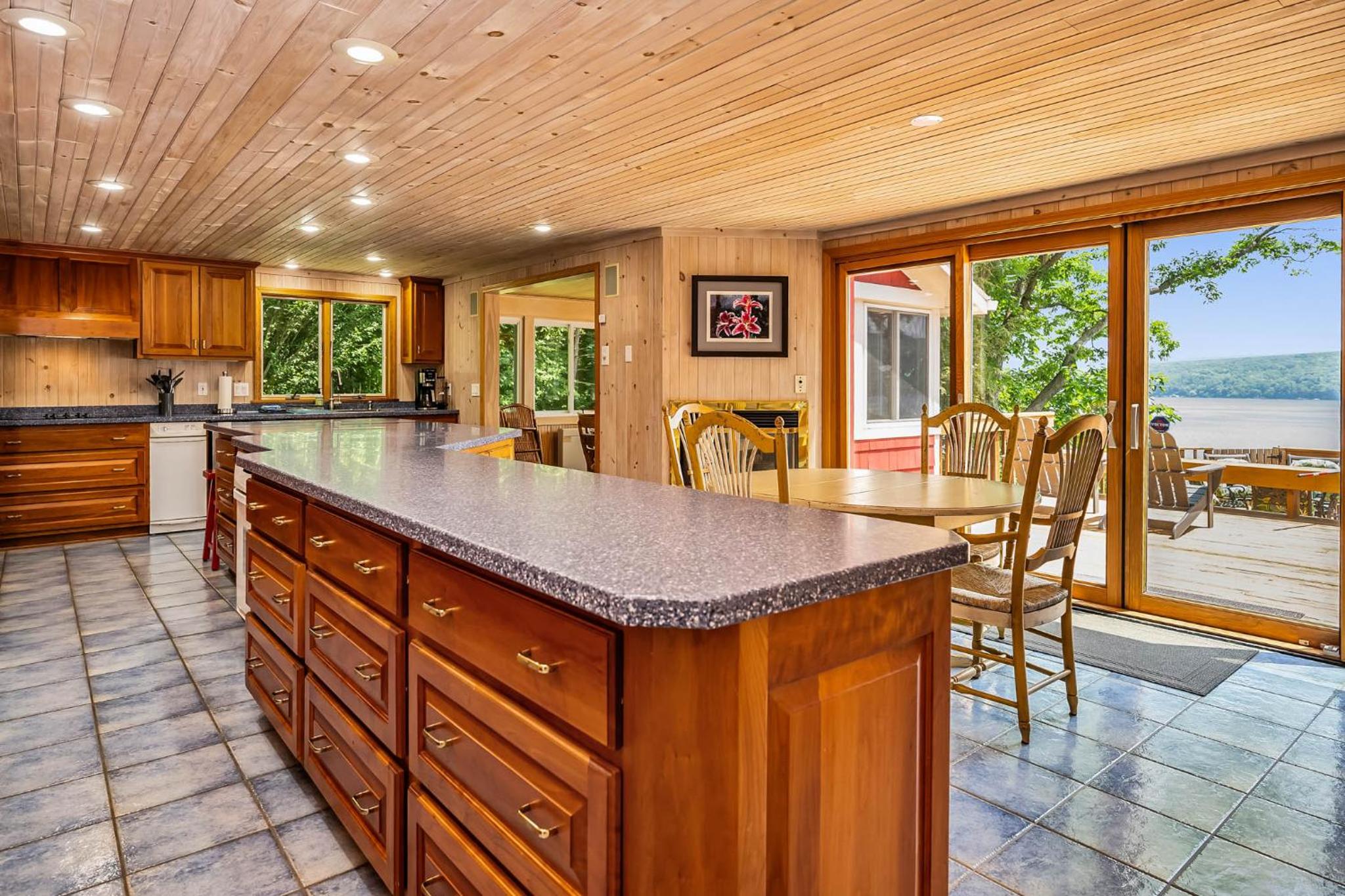 Lake house w/ indr pool and jacuzzi view 3
