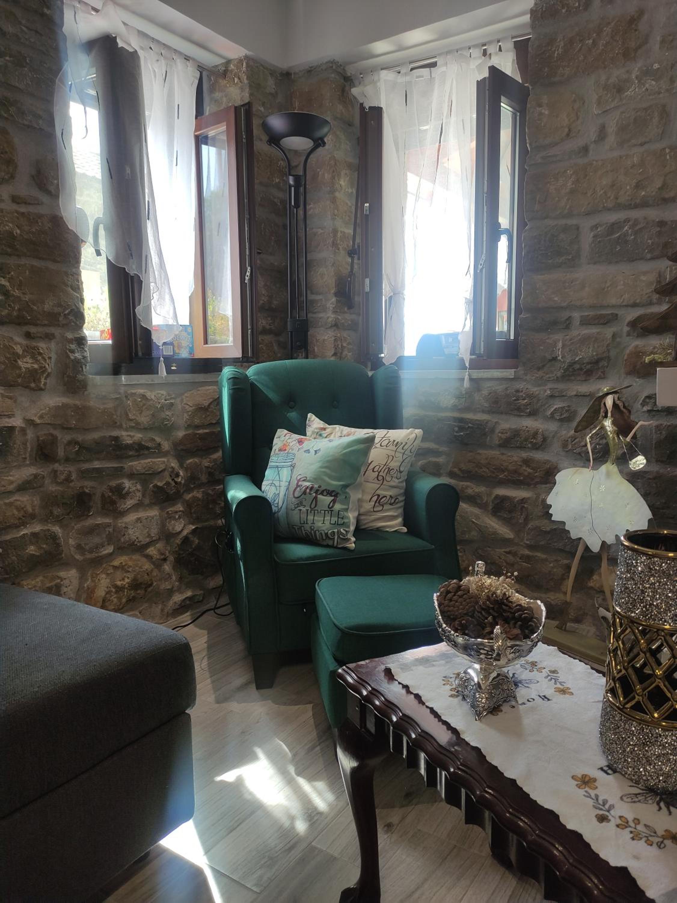 Stonehouse Karidis
