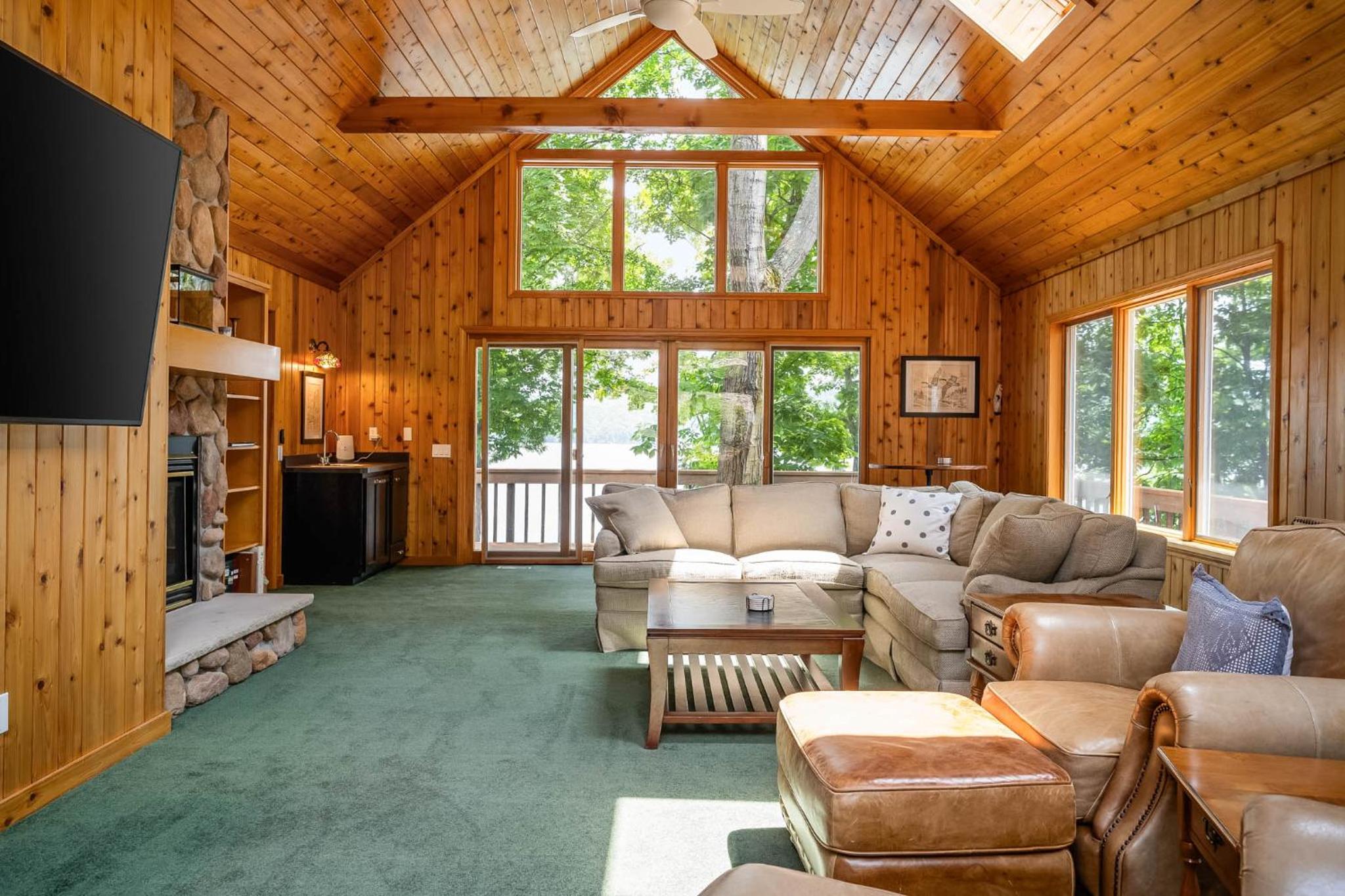 Lake house w/ indr pool and jacuzzi view 4