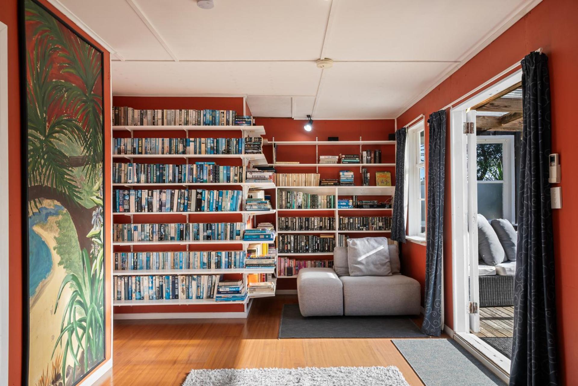 CocoLoco - Waitarere Beach Holiday Home