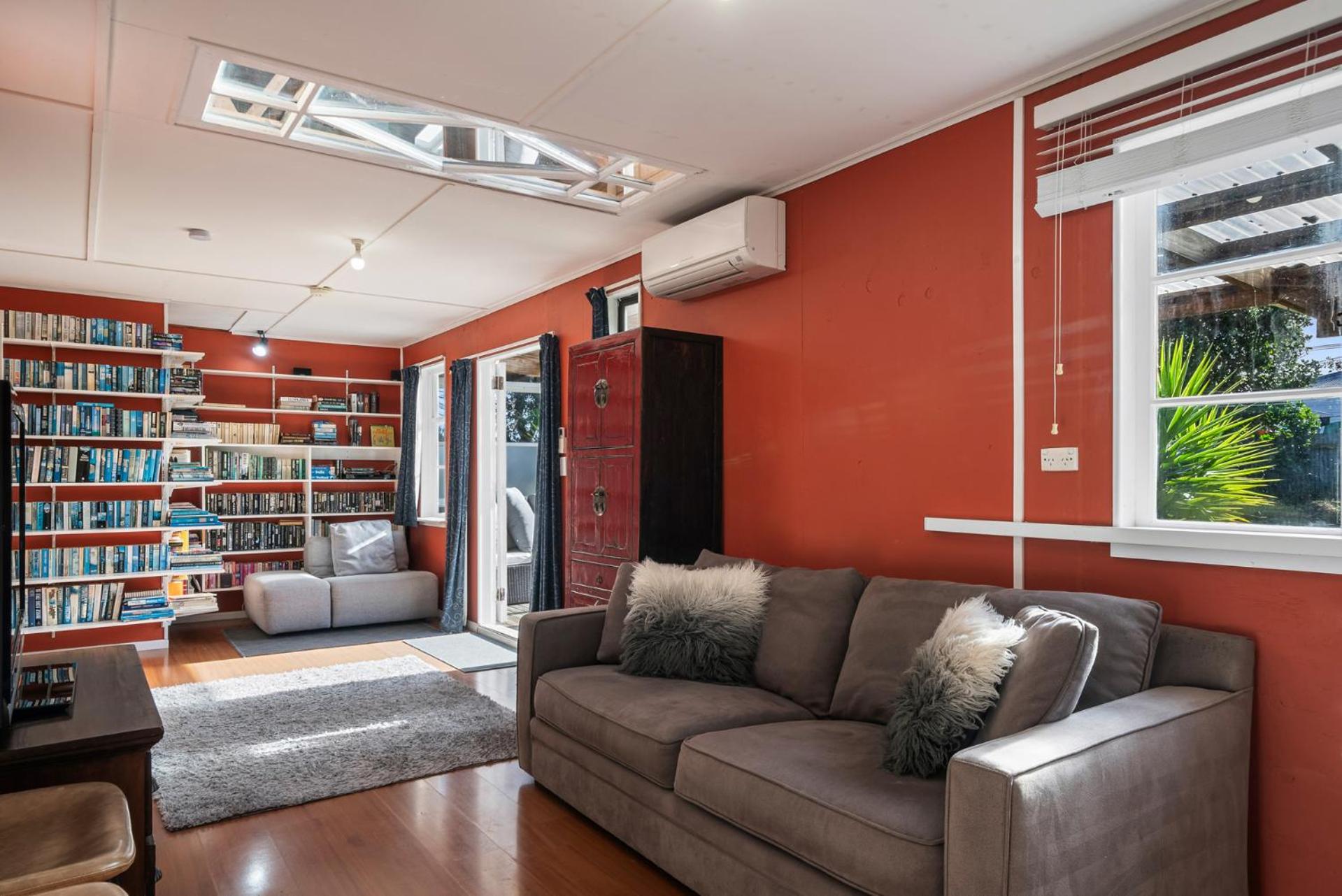 CocoLoco - Waitarere Beach Holiday Home