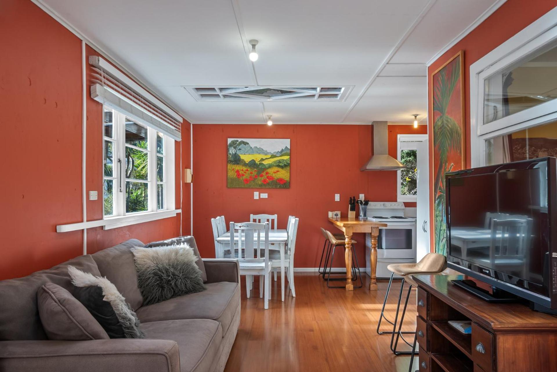 CocoLoco - Waitarere Beach Holiday Home