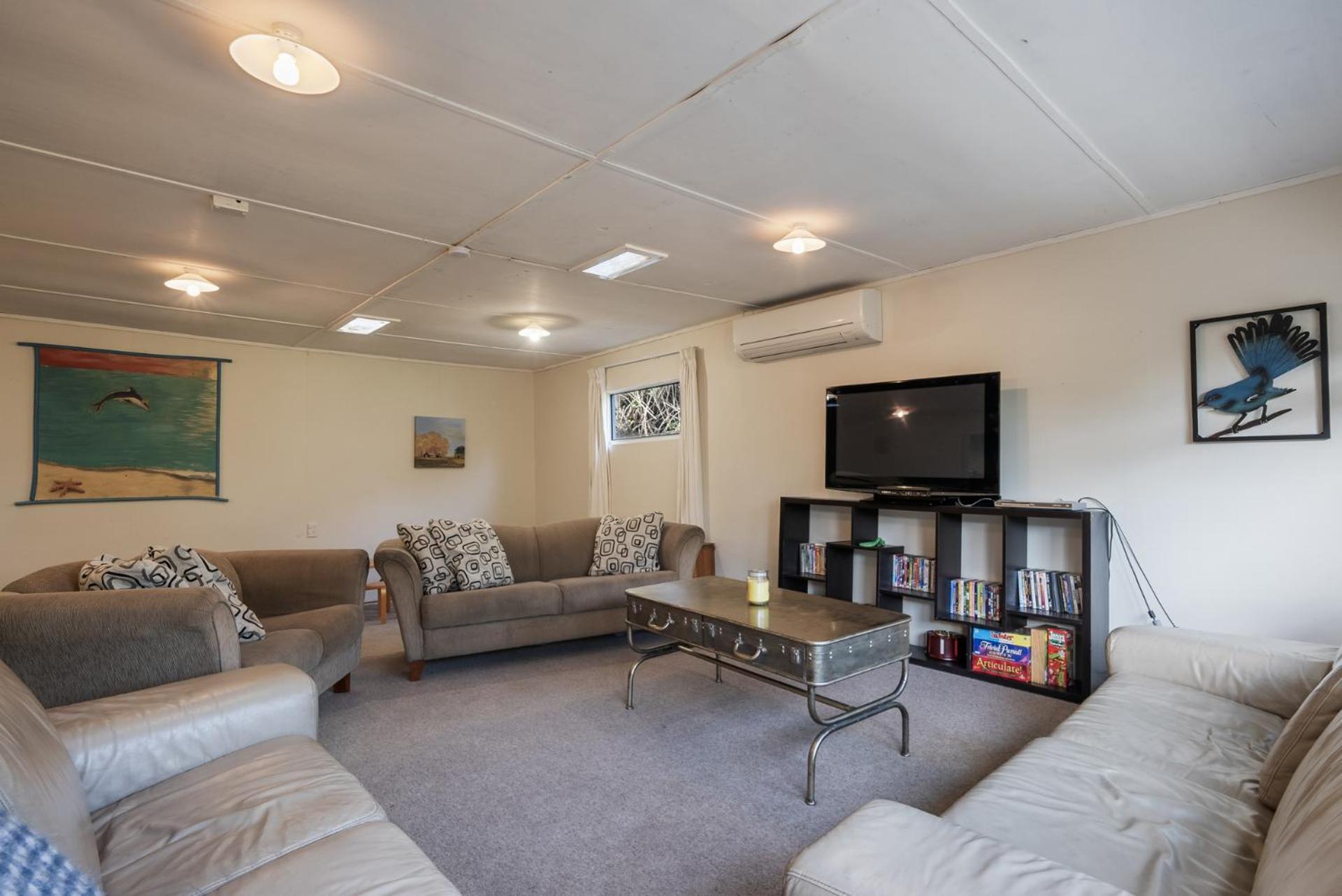 CocoLoco - Waitarere Beach Holiday Home